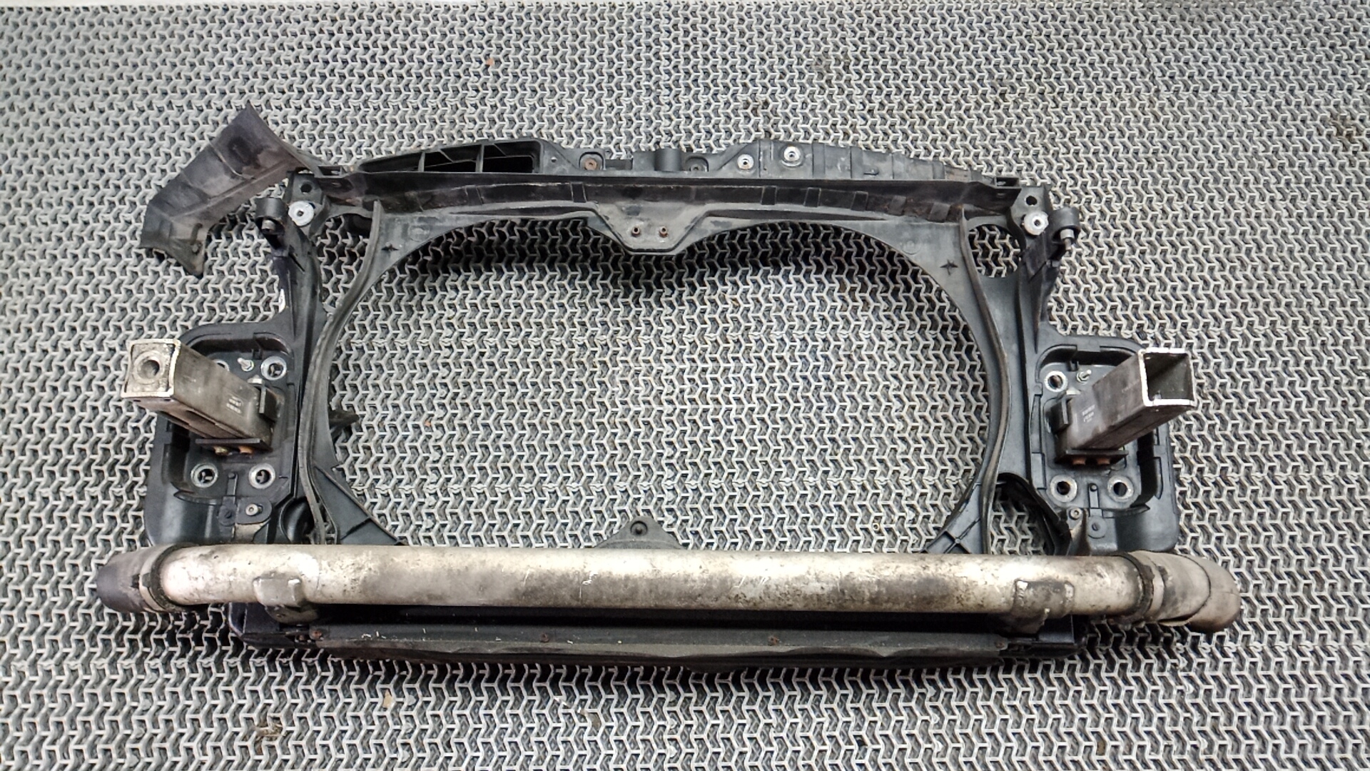 Передняя панель крепления облицовки (телевизор)