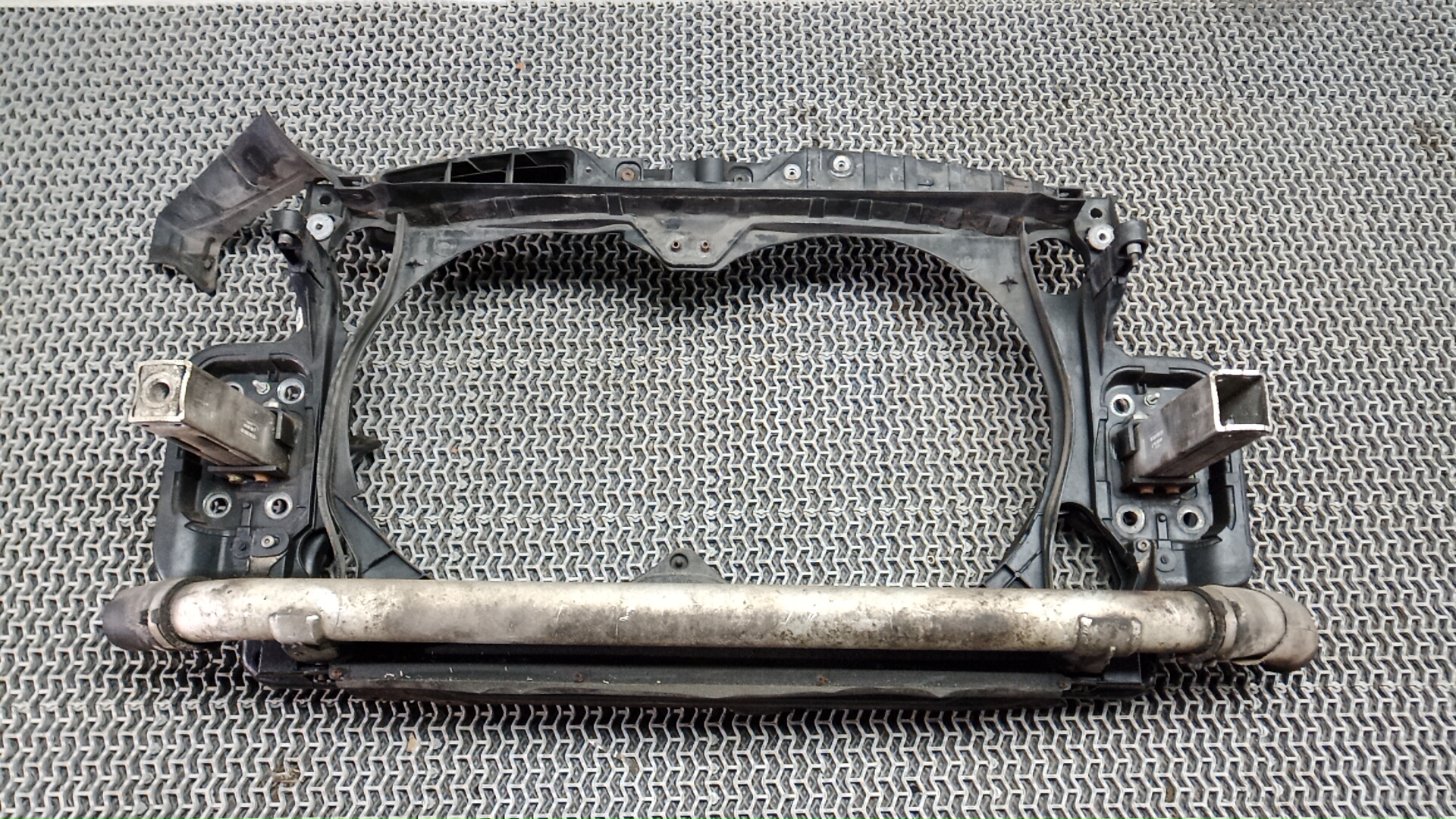 Передняя панель крепления облицовки (телевизор) AUDI A6 C6