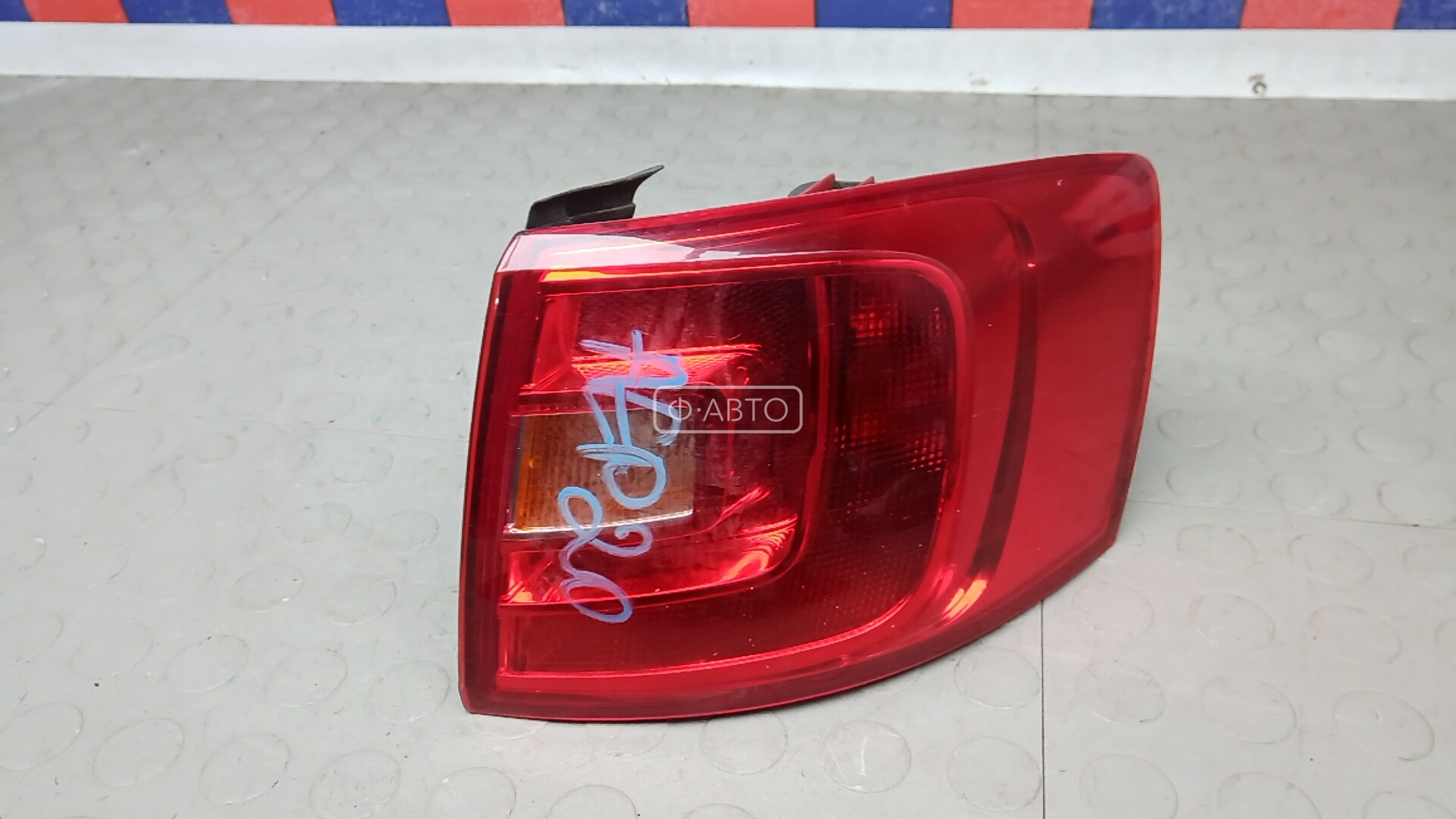 Фонарь задний правый