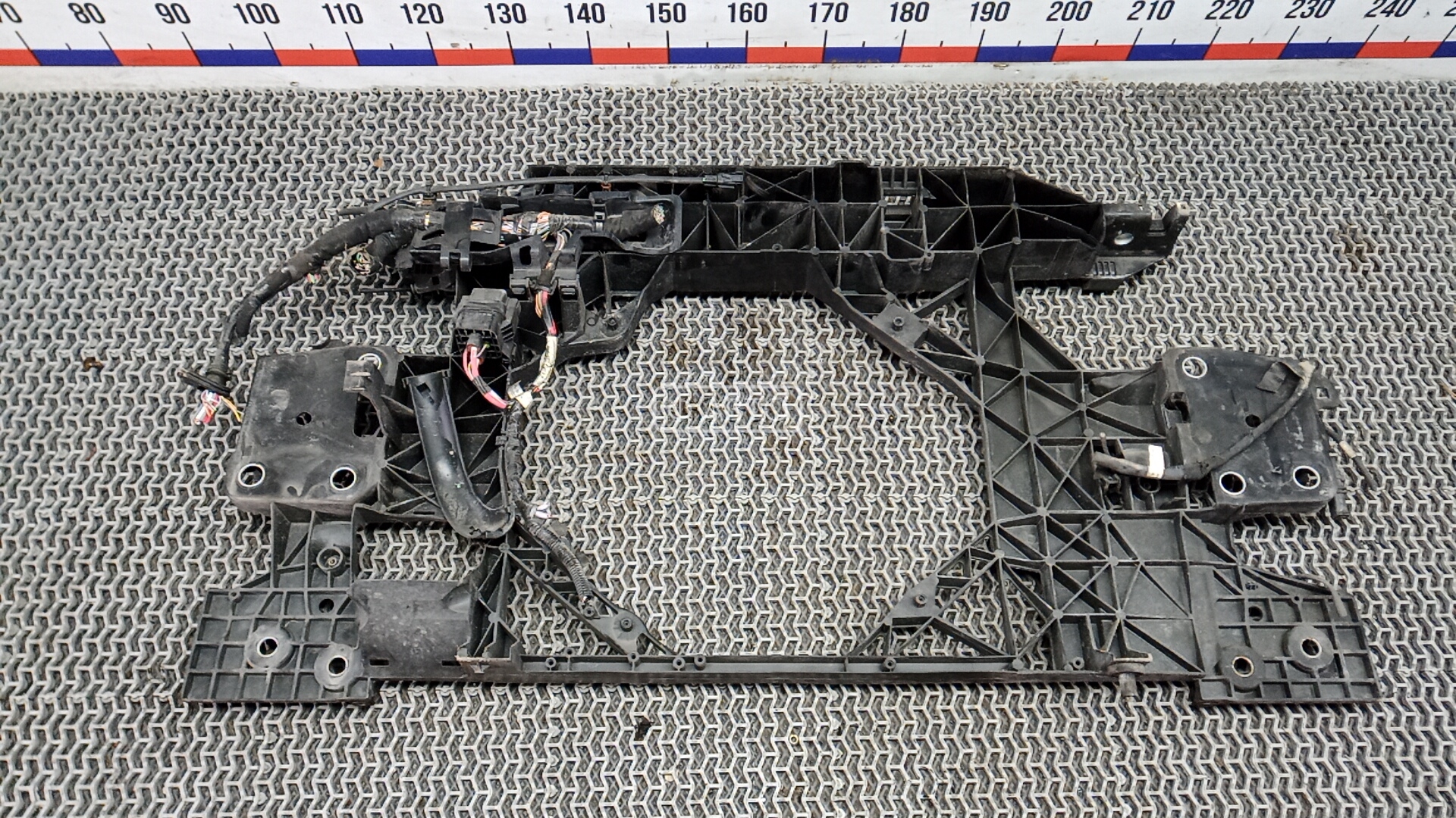 Передняя панель крепления облицовки (телевизор)