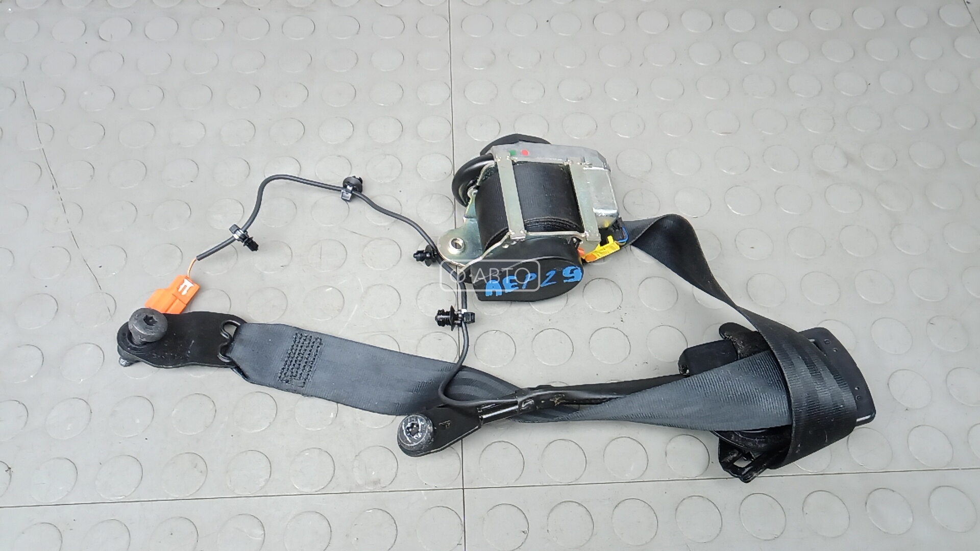 Ремень безопасности с пиропатроном сиденья переднего