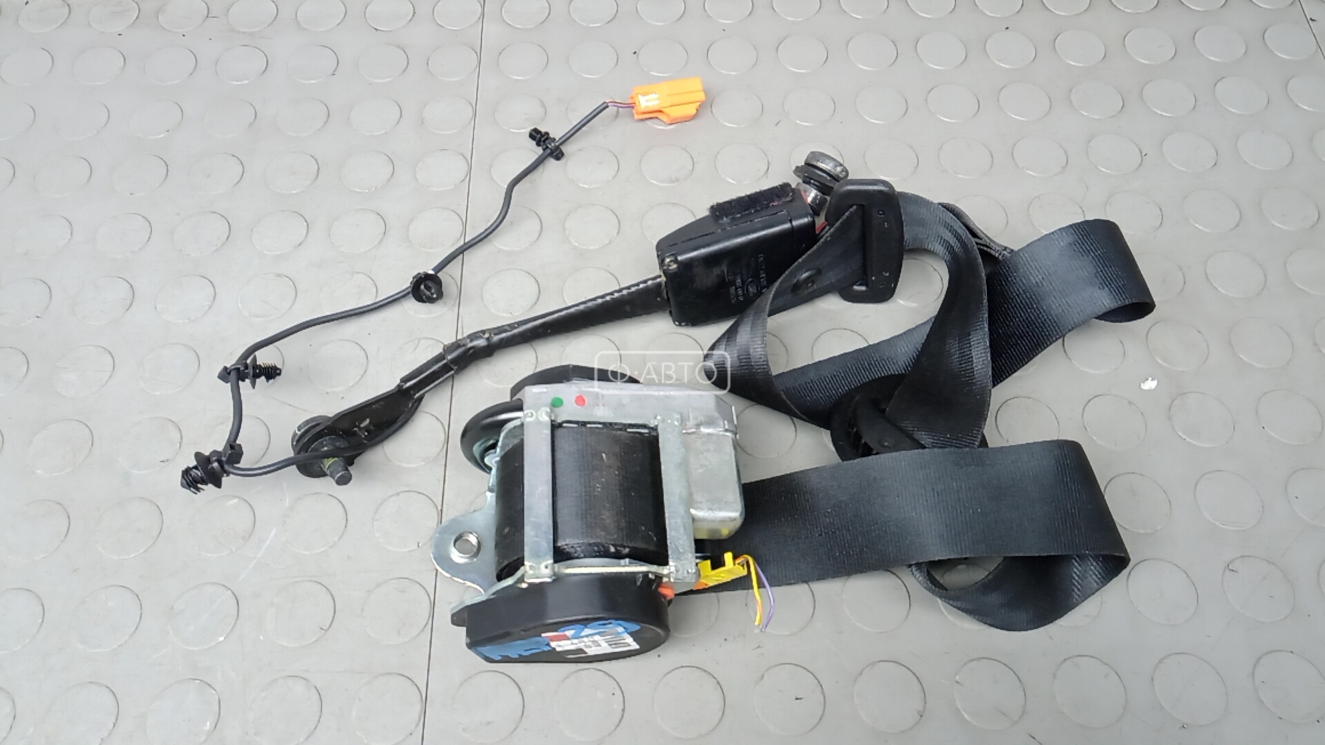 Ремень безопасности с пиропатроном сиденья переднего