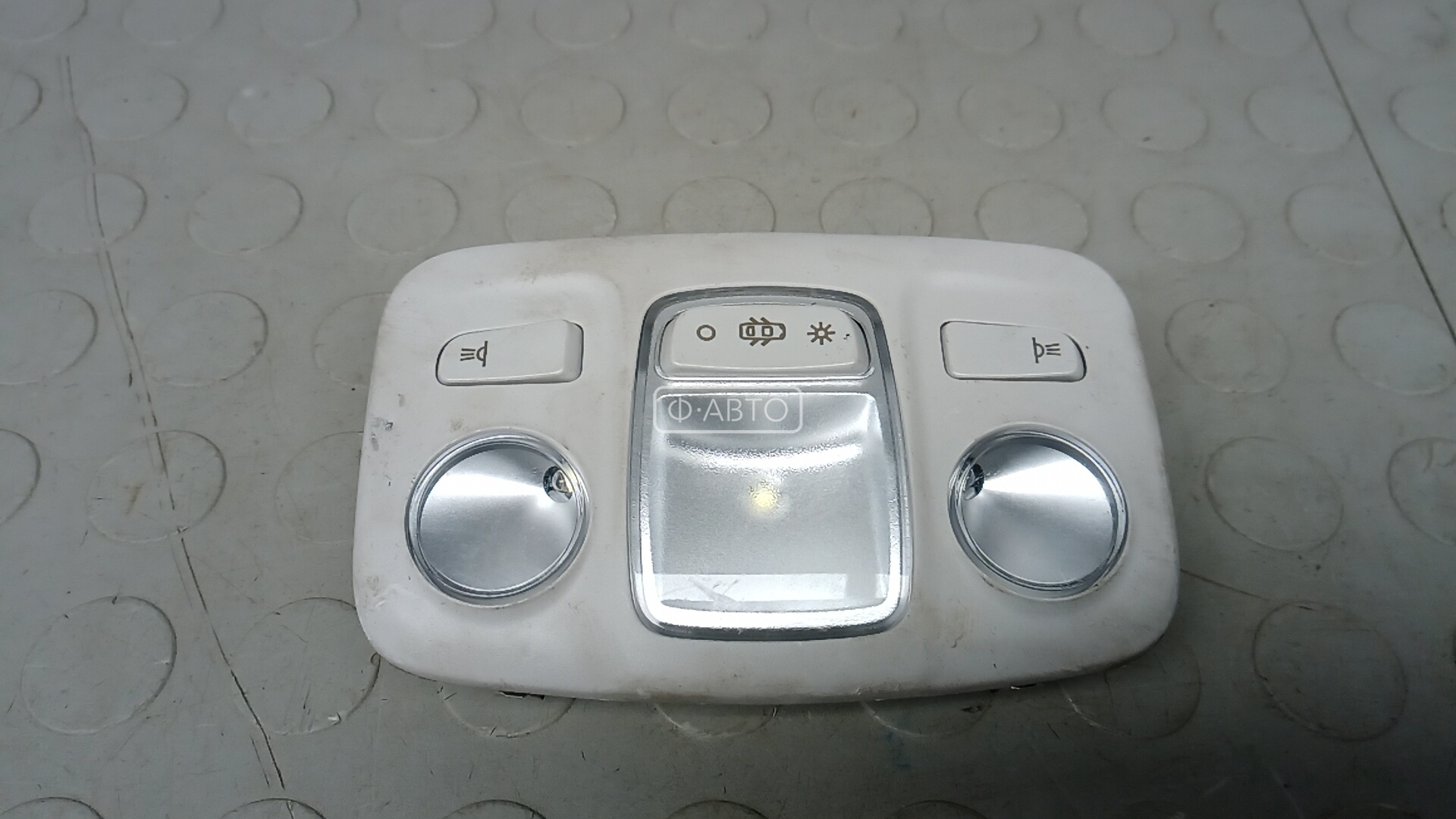 Фонарь освещения салона