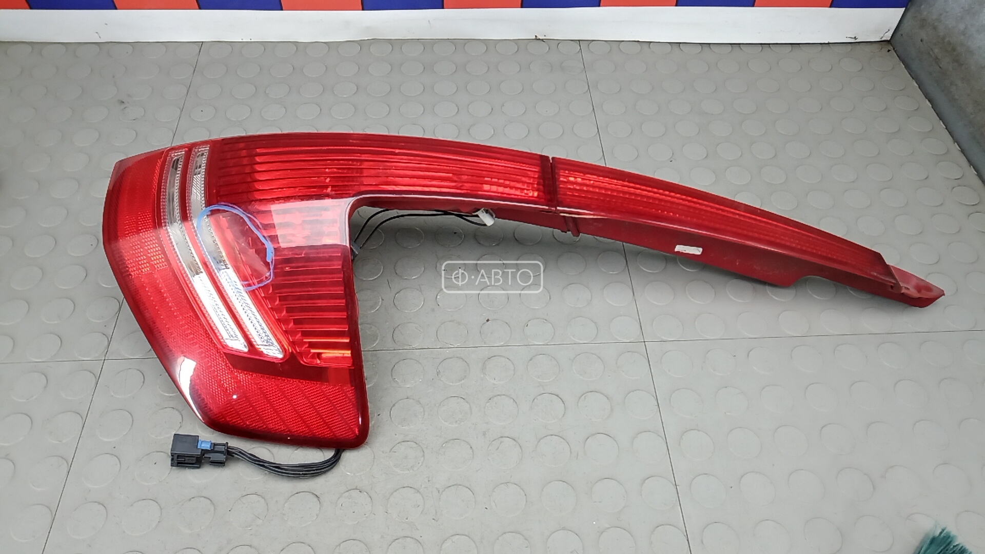 Фонарь задний правый