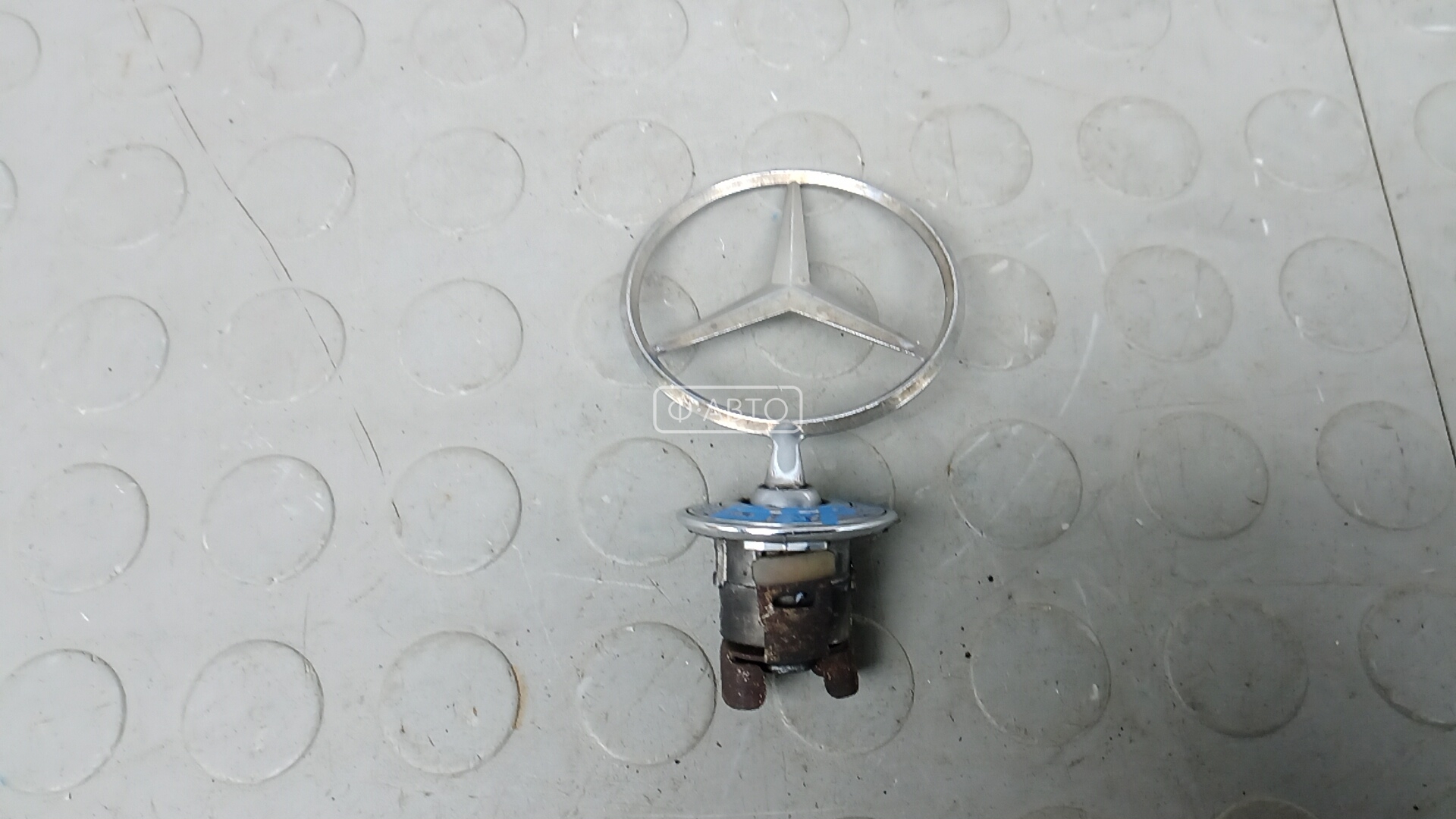 Значок на капот