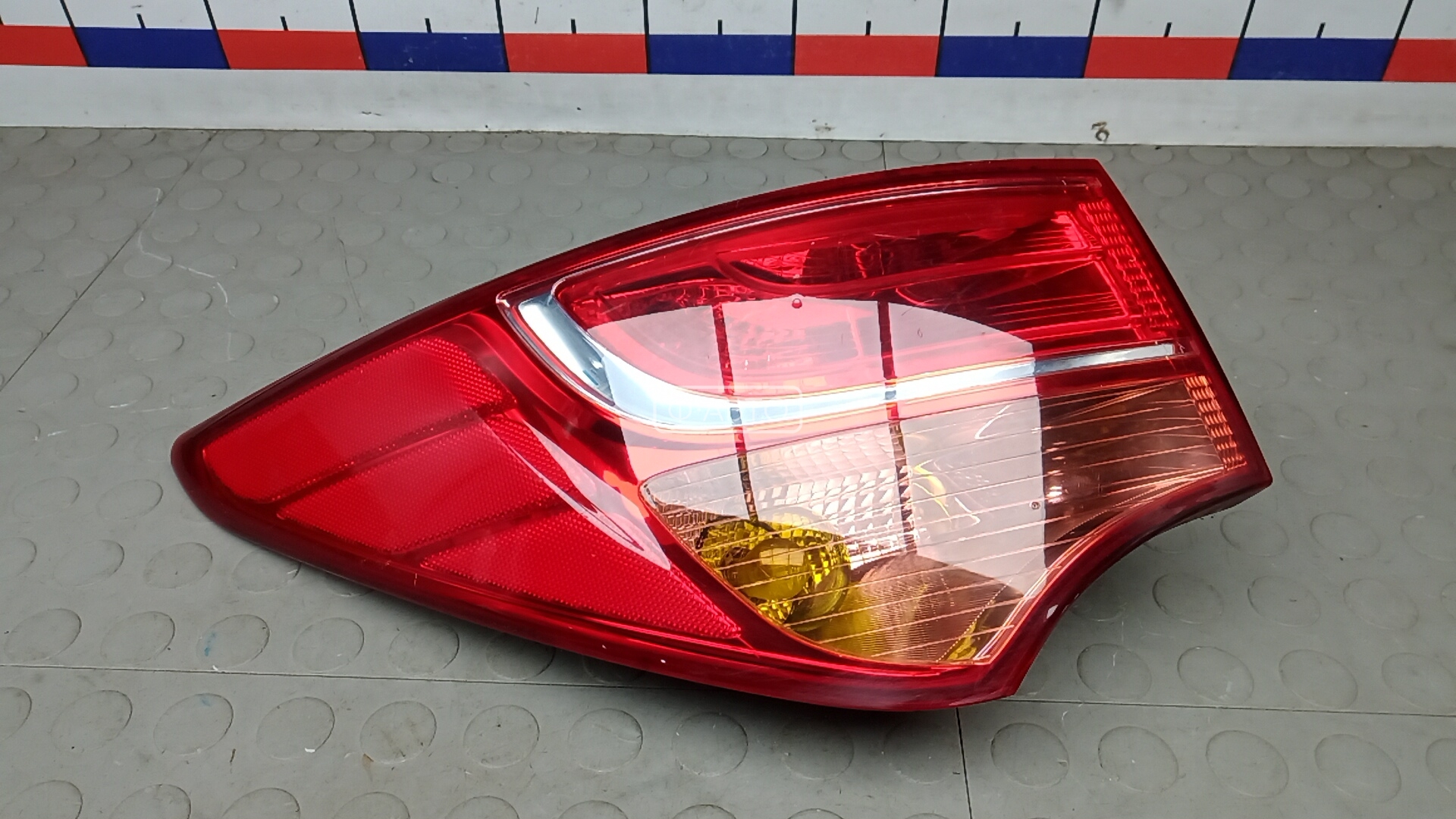 Фонарь задний левый