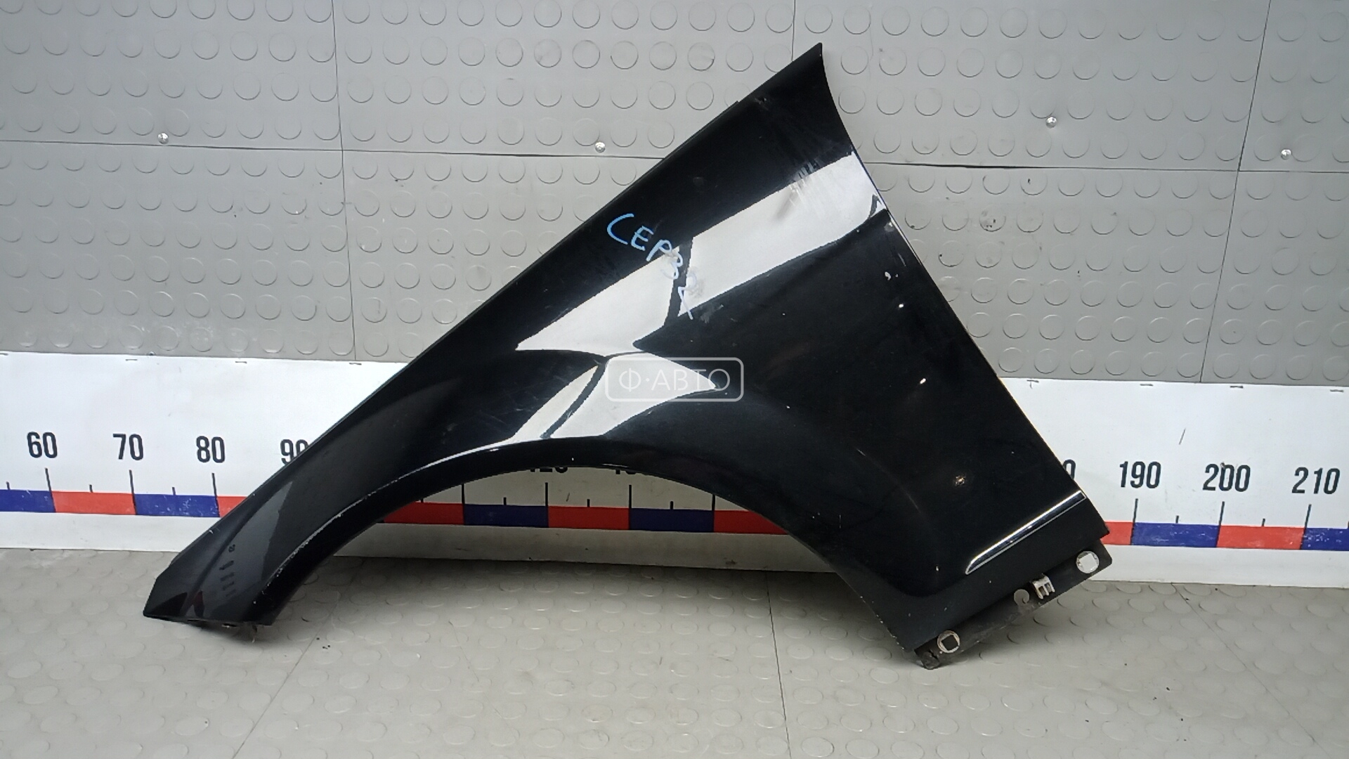 Крыло переднее левое