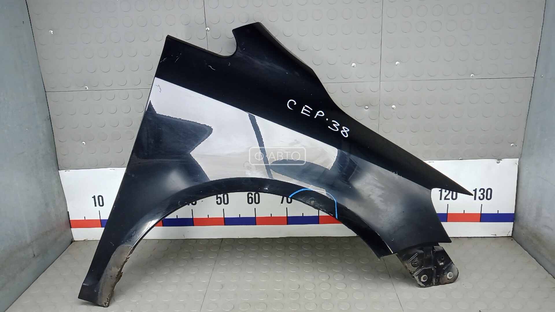 Крыло переднее правое