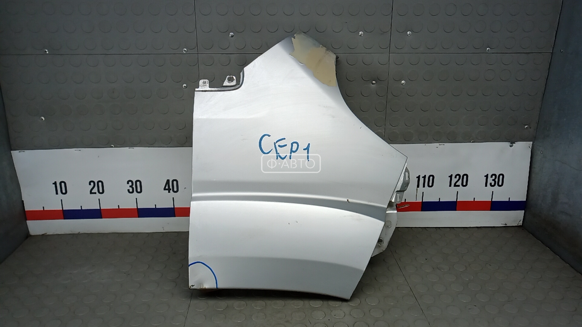 Крыло переднее правое