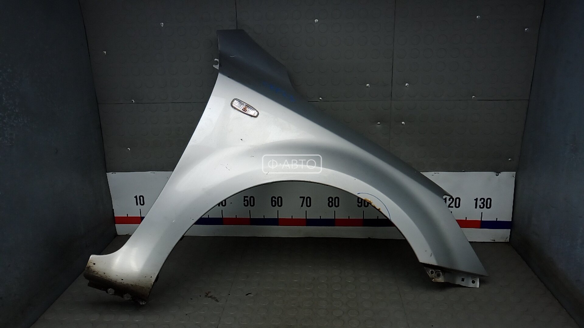 Крыло переднее правое