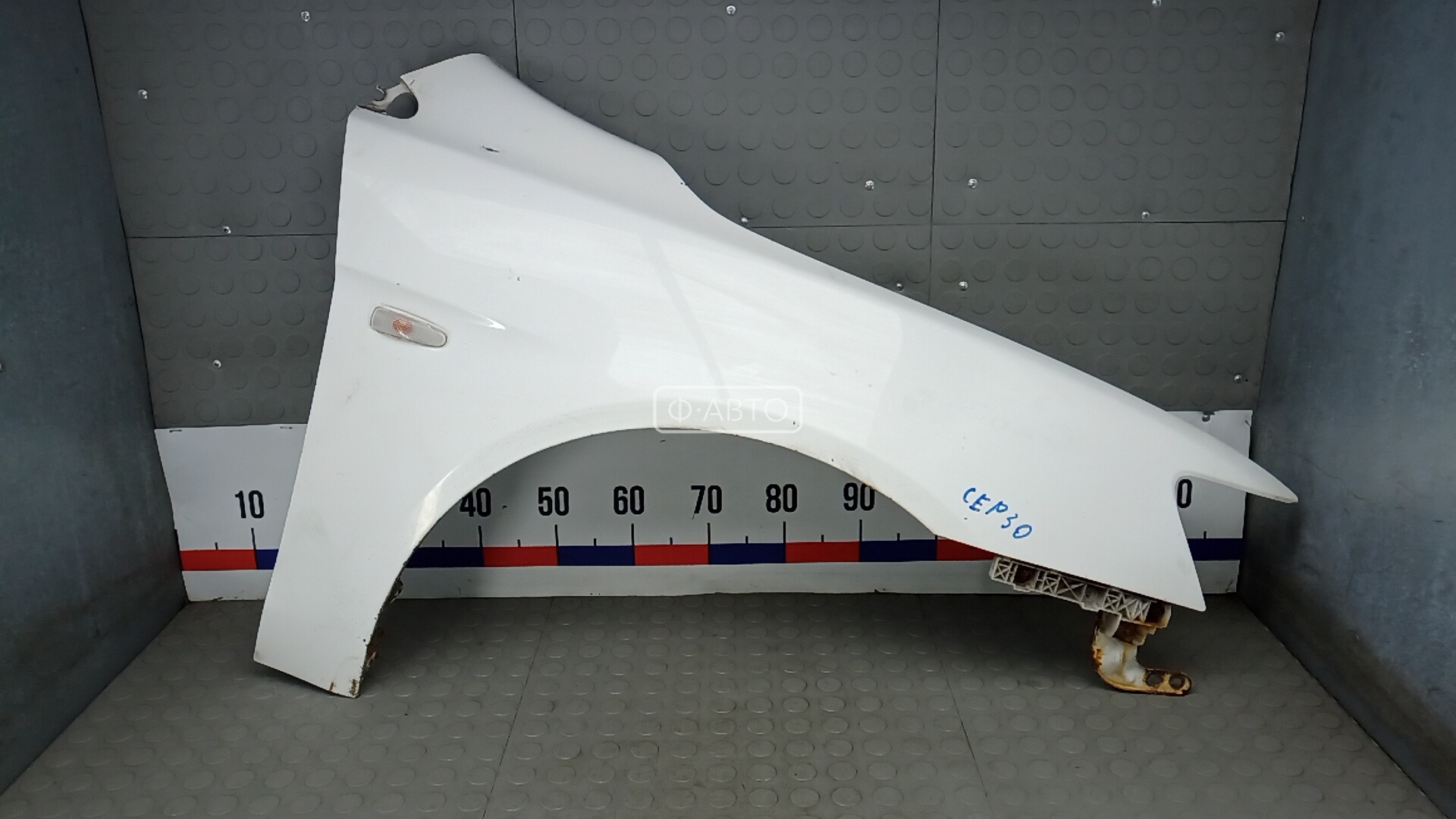 Крыло переднее правое