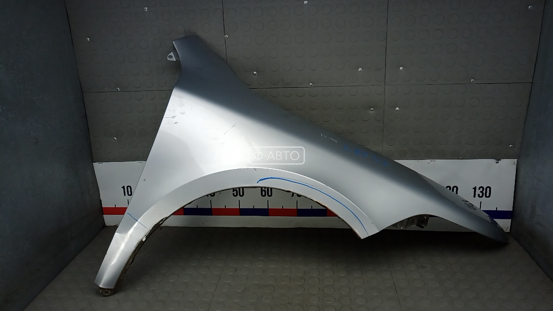 Крыло переднее правое