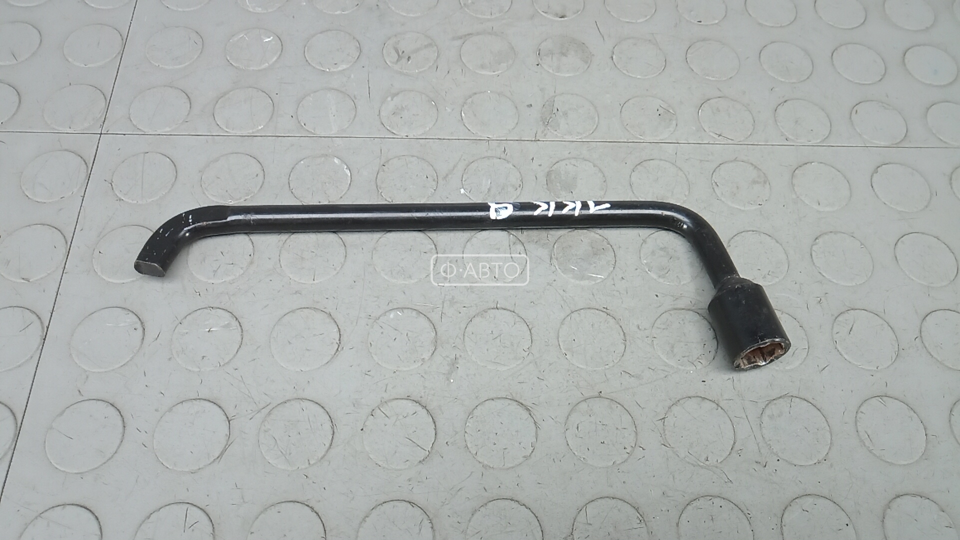 Ключ колесный