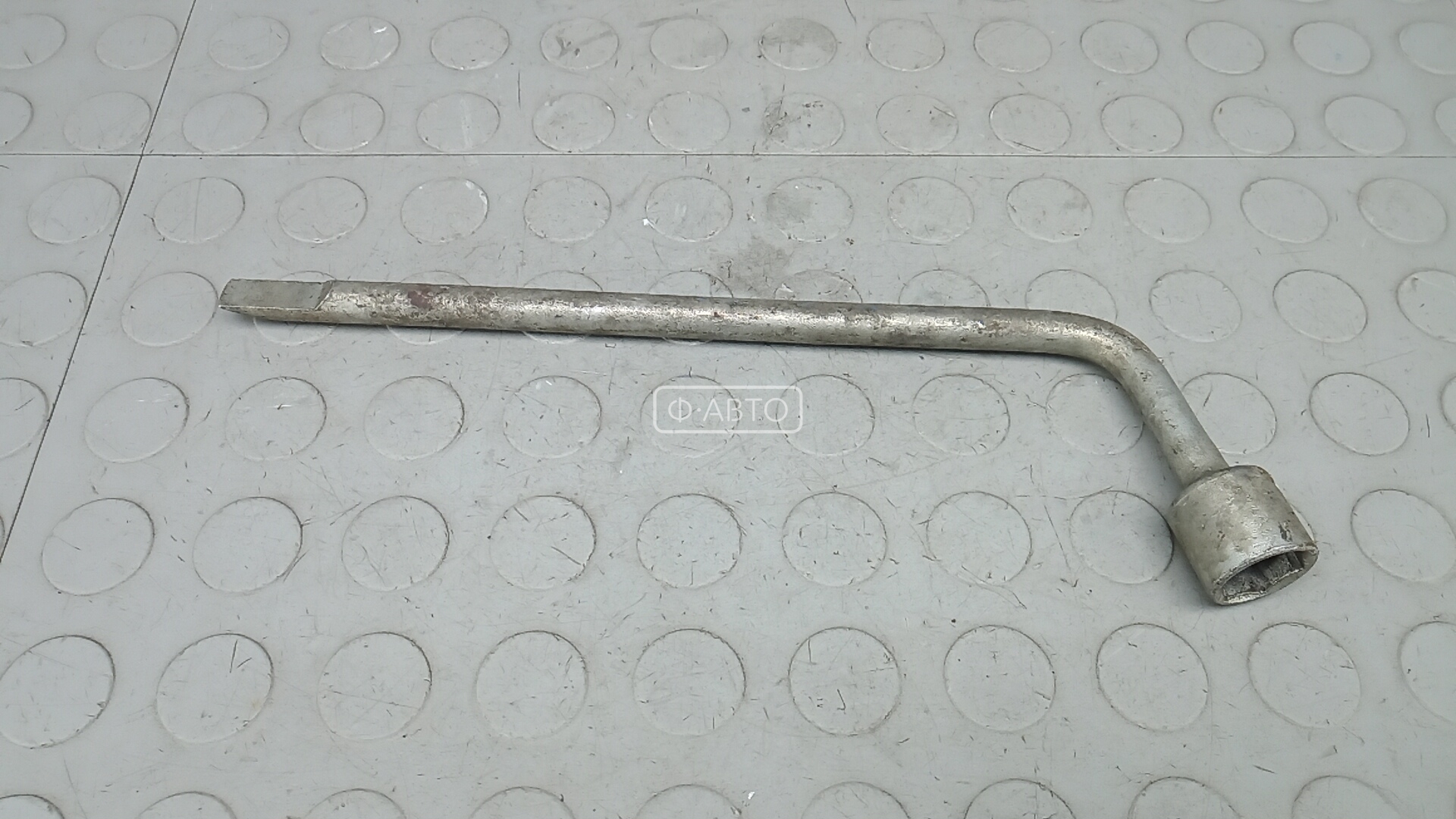 Ключ колесный