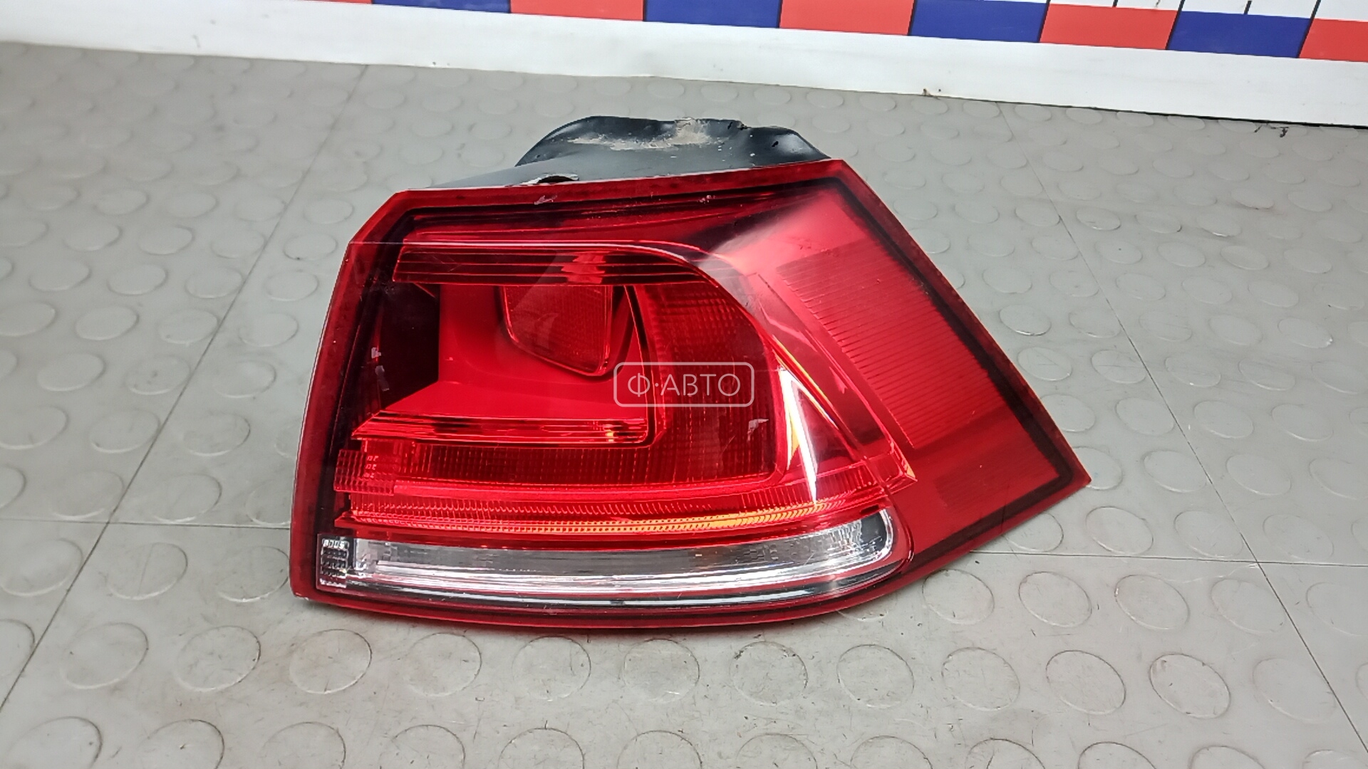 Фонарь задний правый