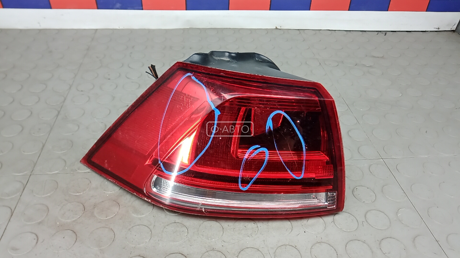 Фонарь задний левый