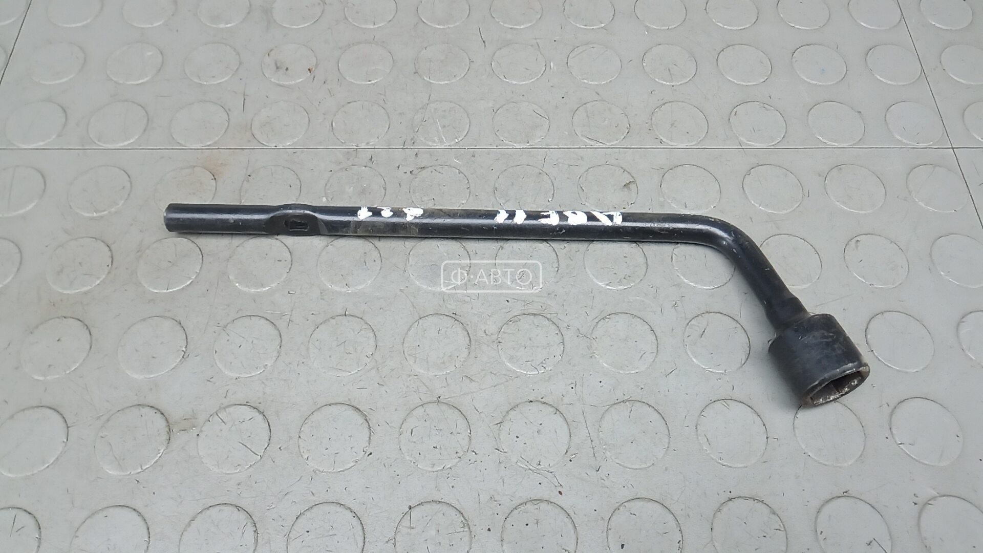 Ключ колесный