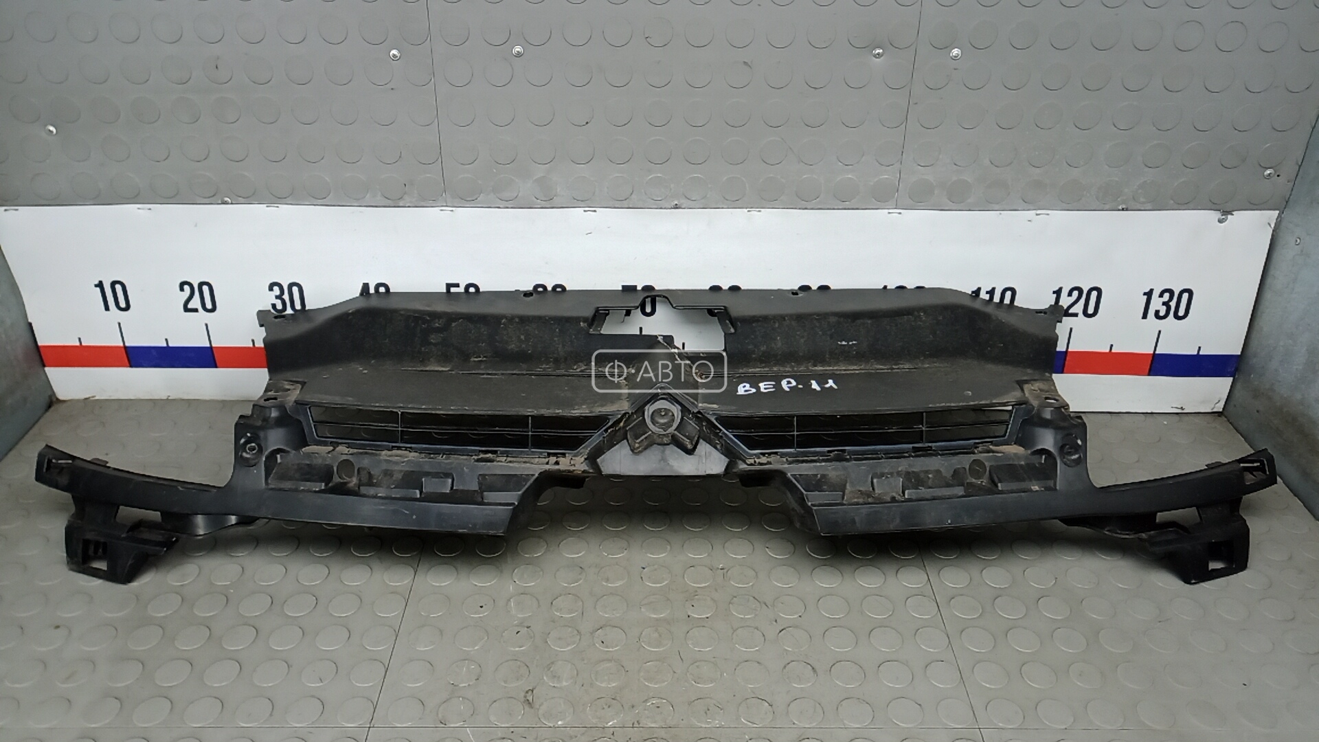 Рамка капота