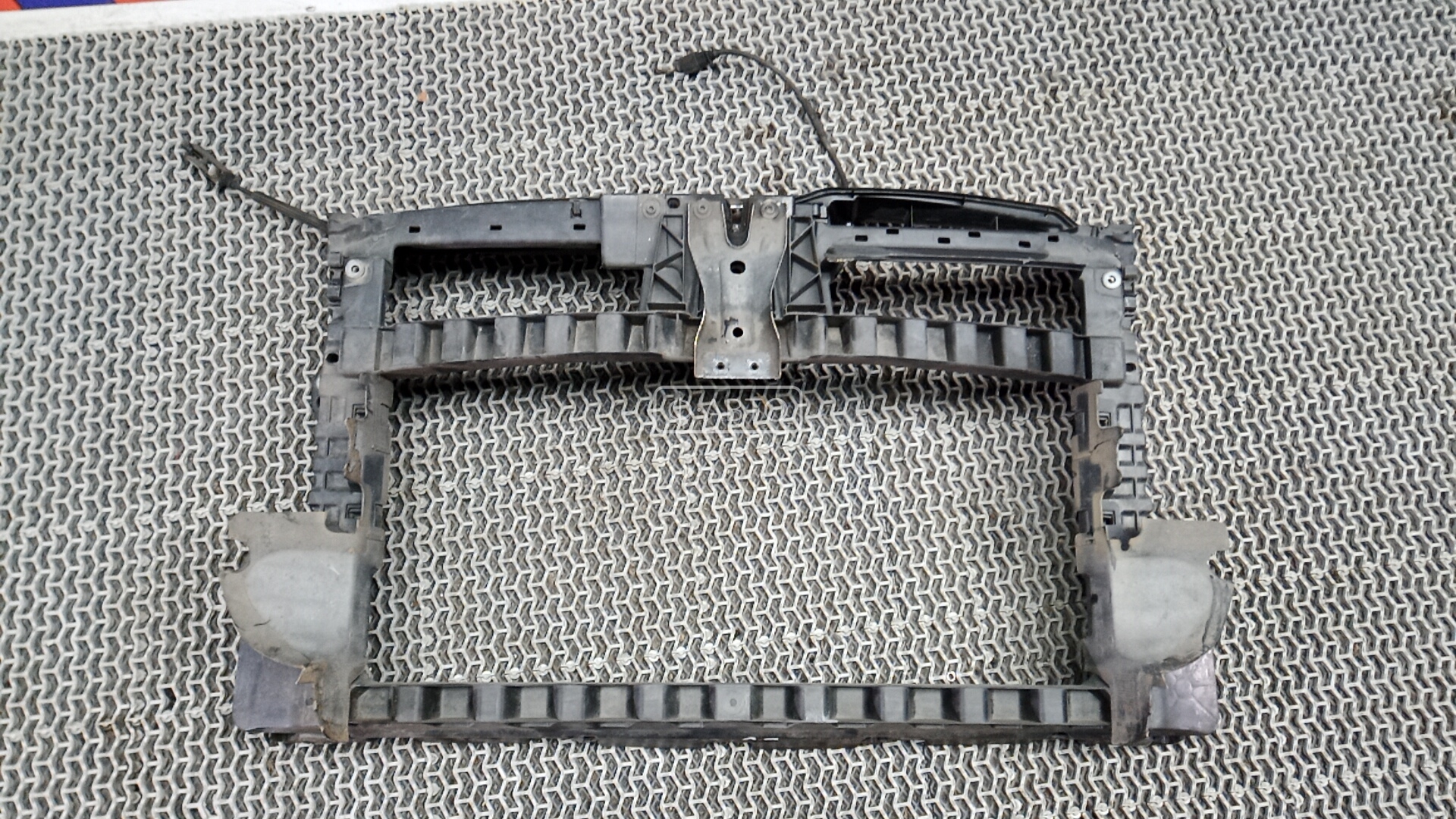 Передняя панель крепления облицовки (телевизор)