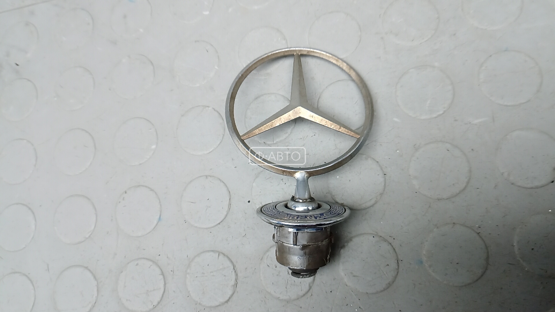 Значок на капот