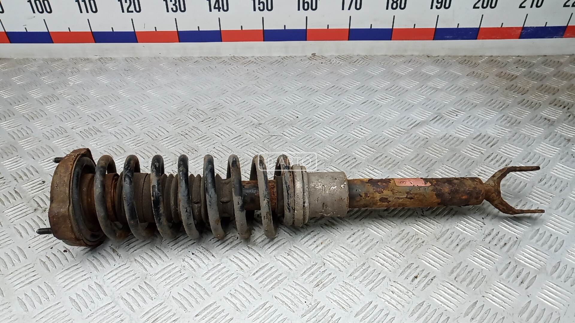 Стойка передняя левая