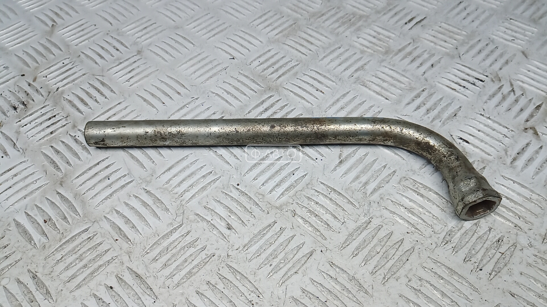 Ключ колесный