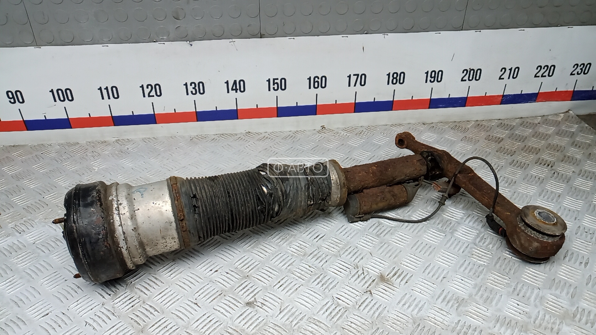 Стойка передняя правая