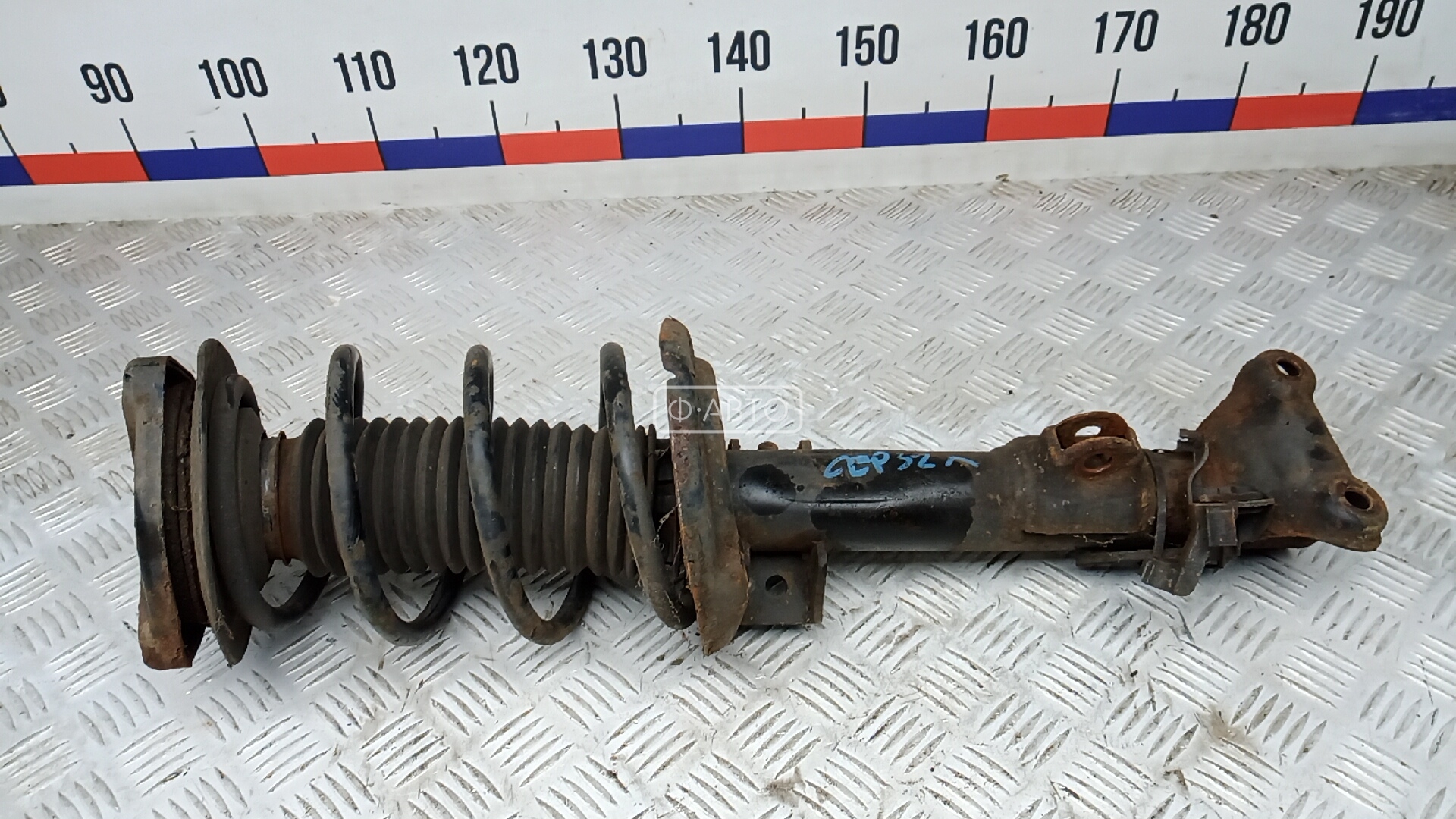 Стойка передняя левая