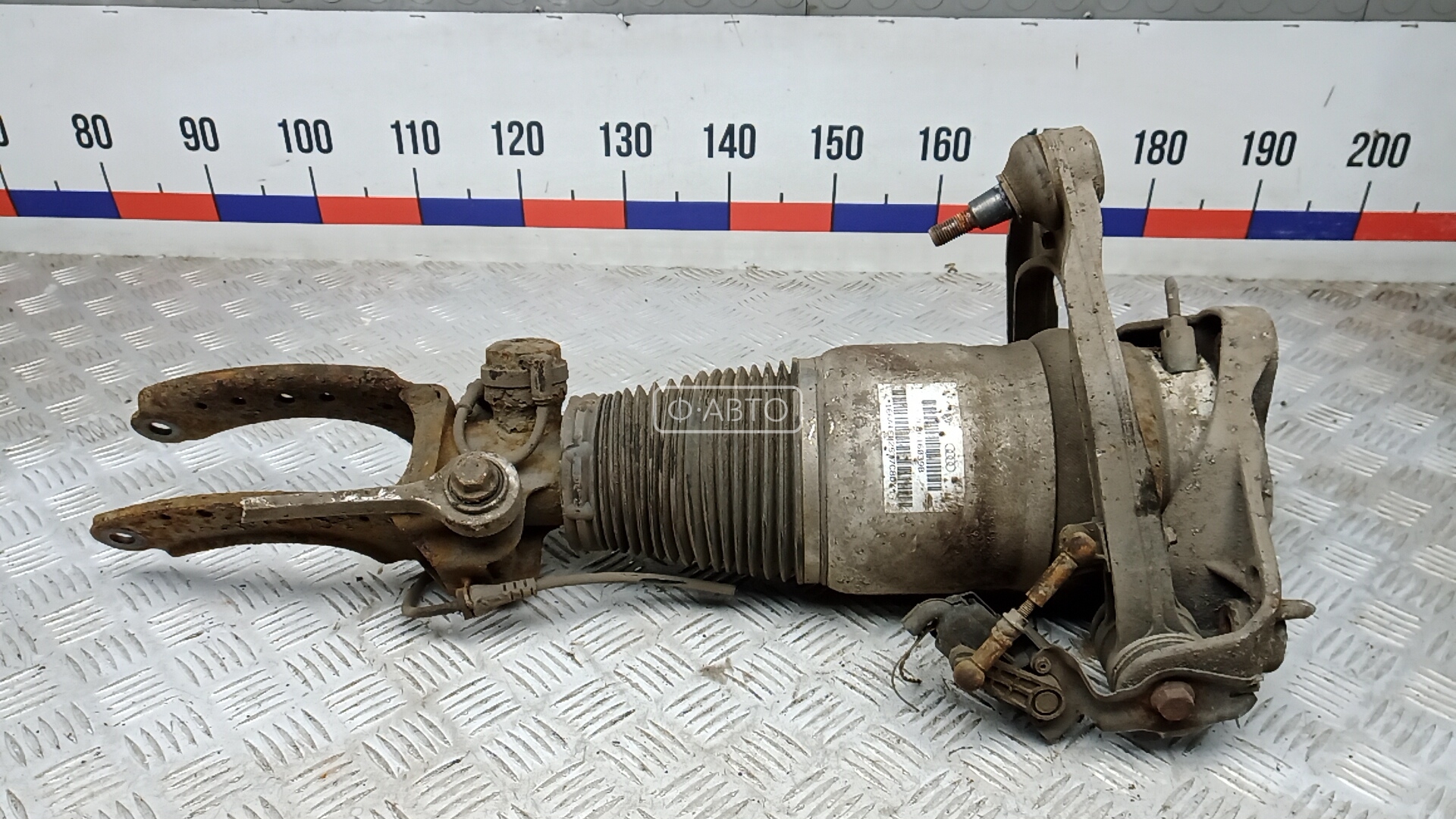 Стойка передняя левая