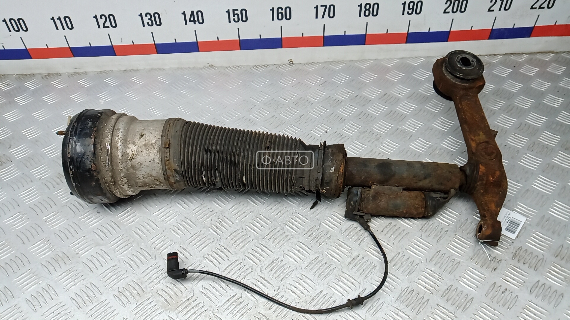 Стойка передняя левая