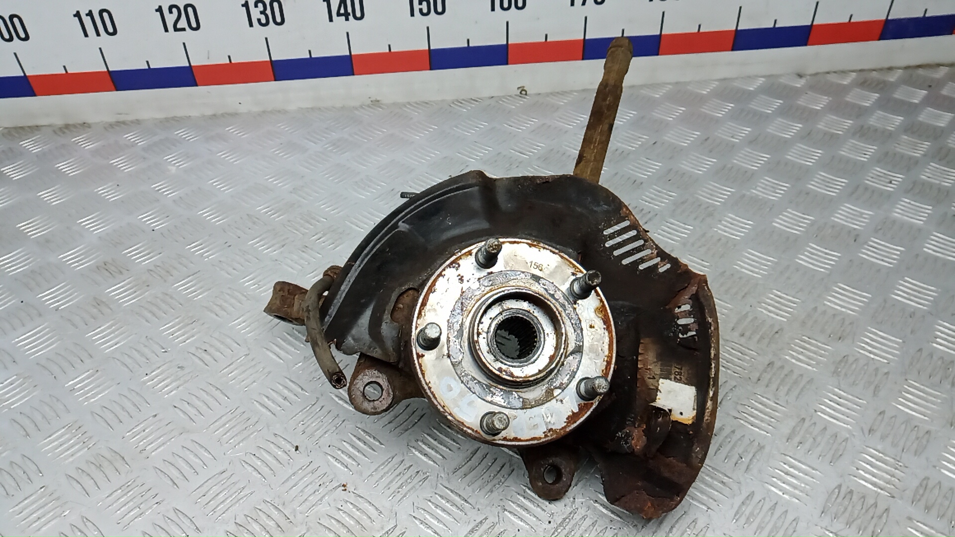 Ступица передняя левая TOYOTA AURIS E150