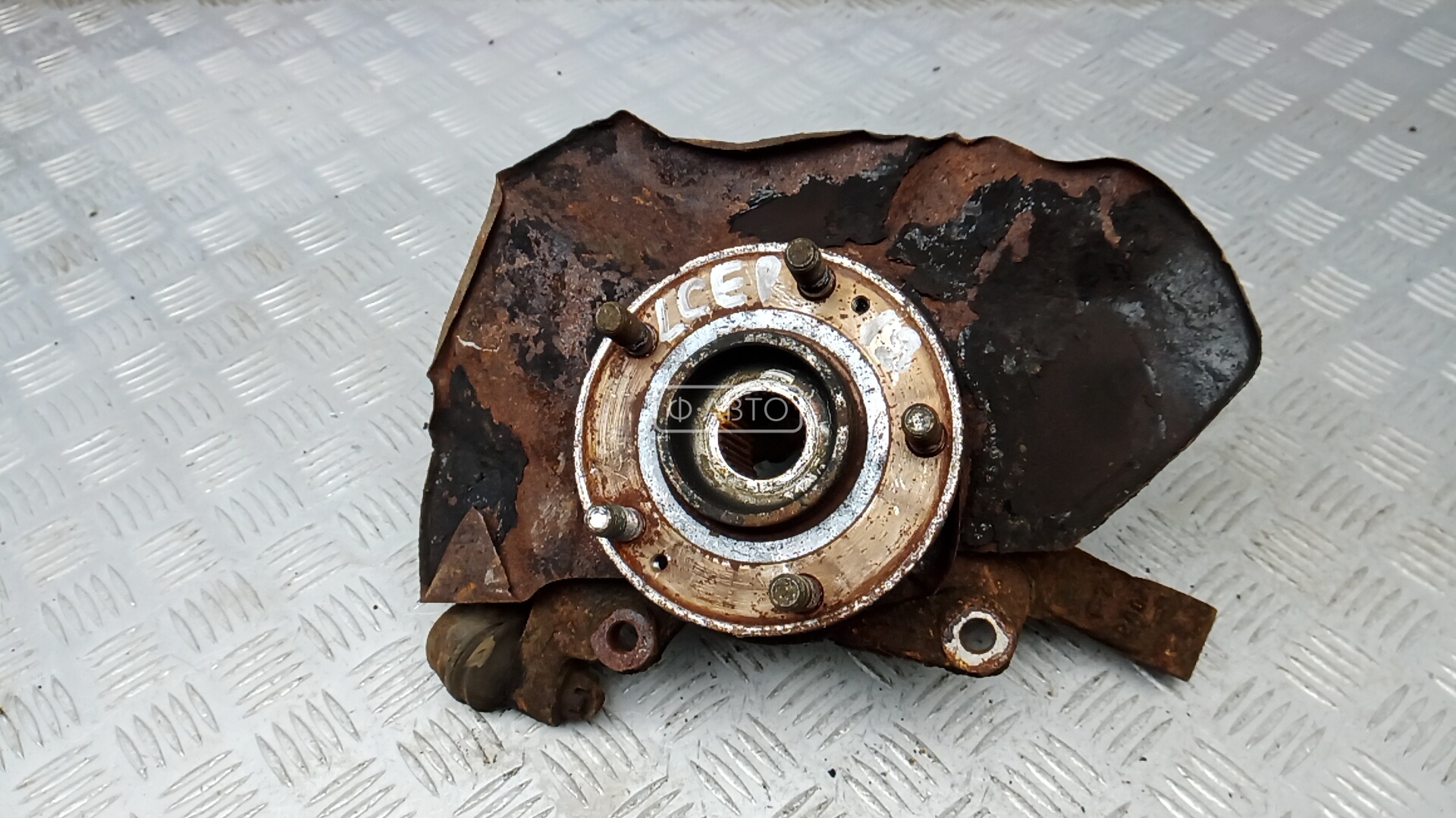 Ступица передняя левая