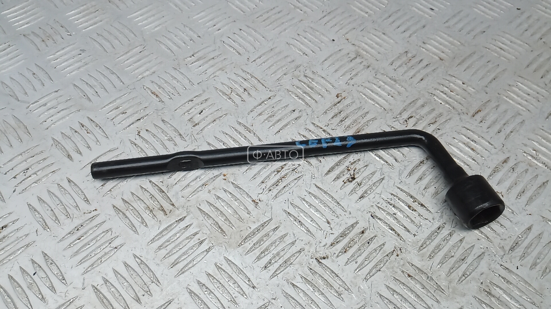 Ключ колесный