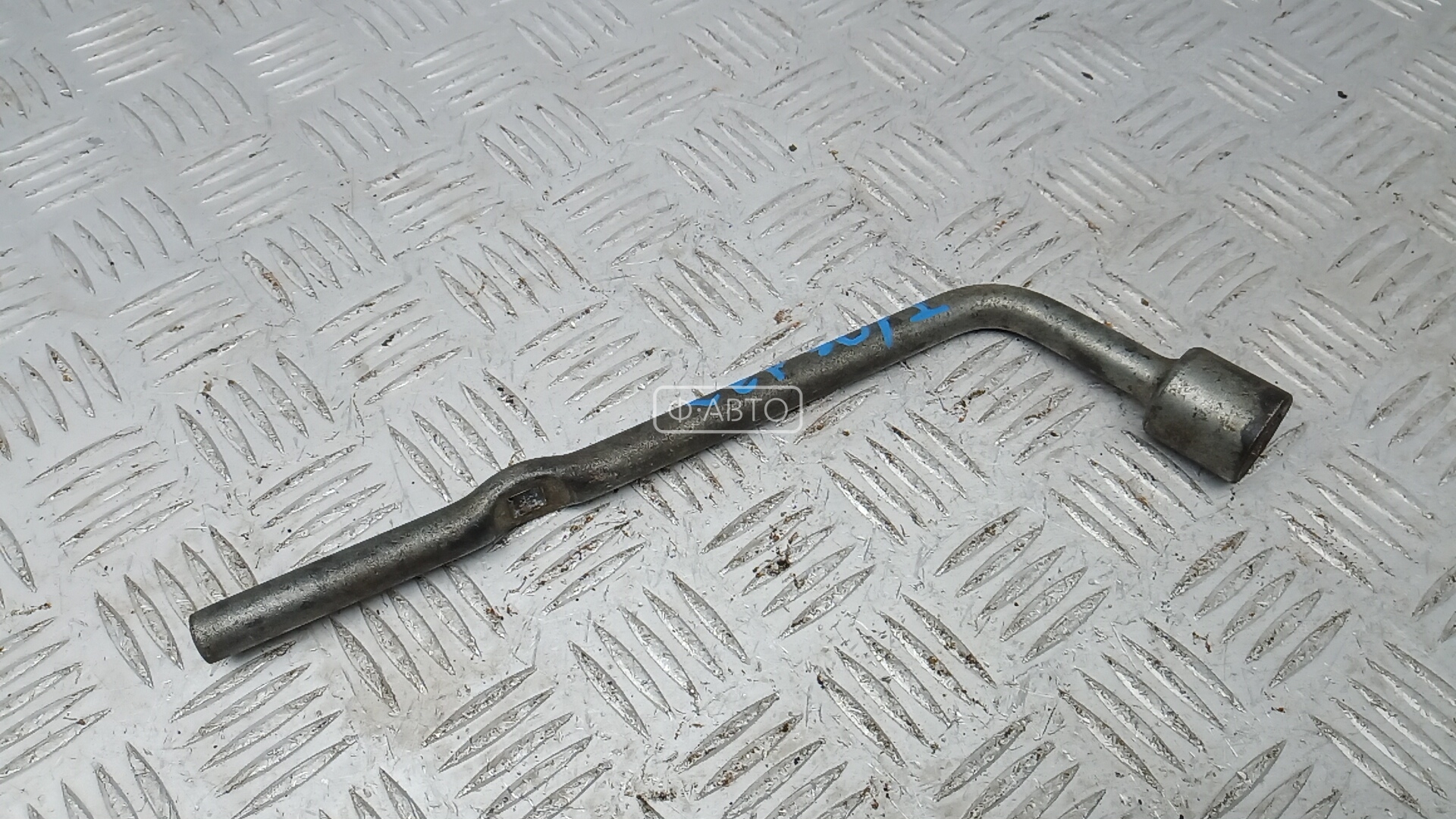 Ключ колесный