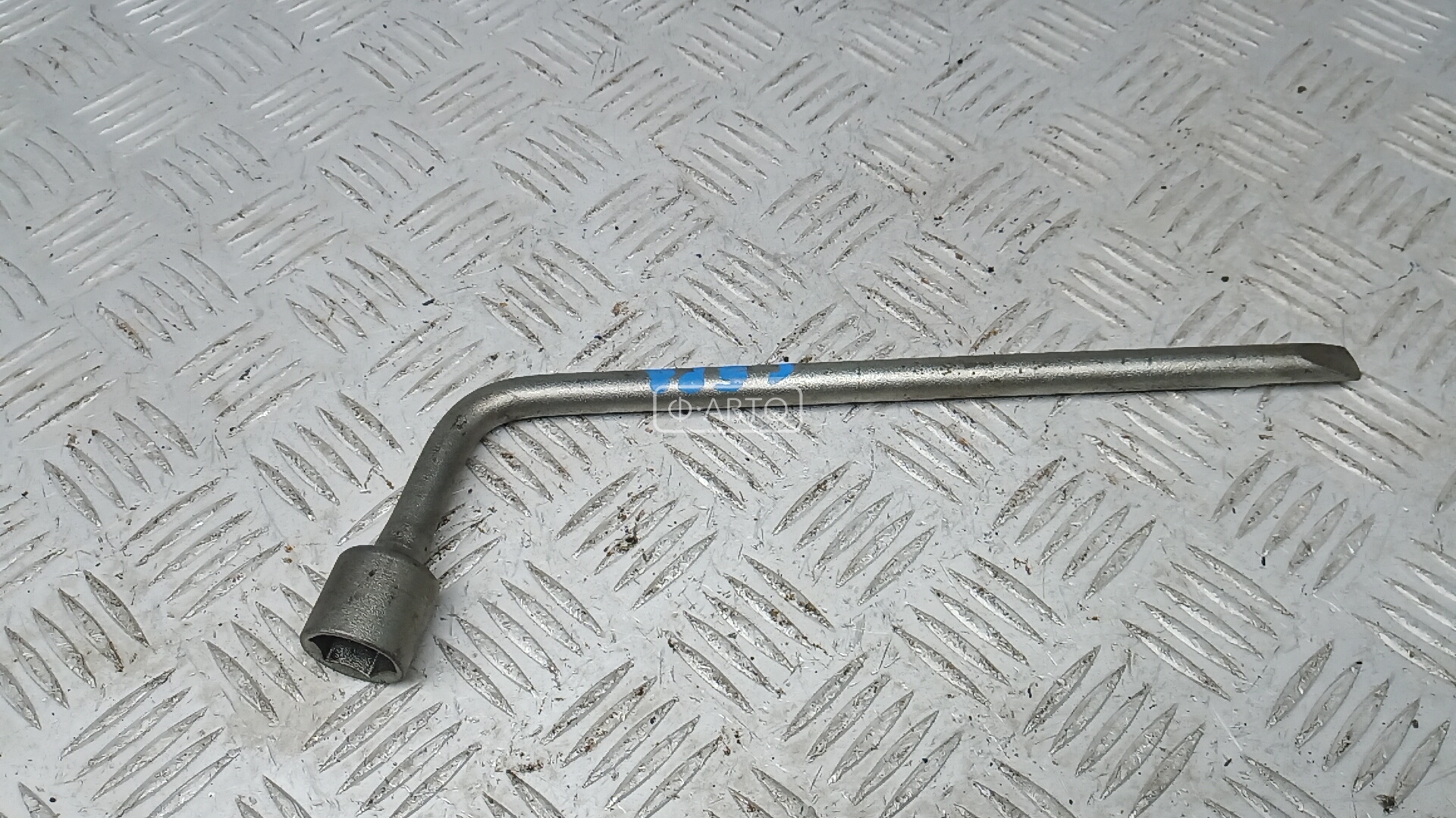 Ключ колесный