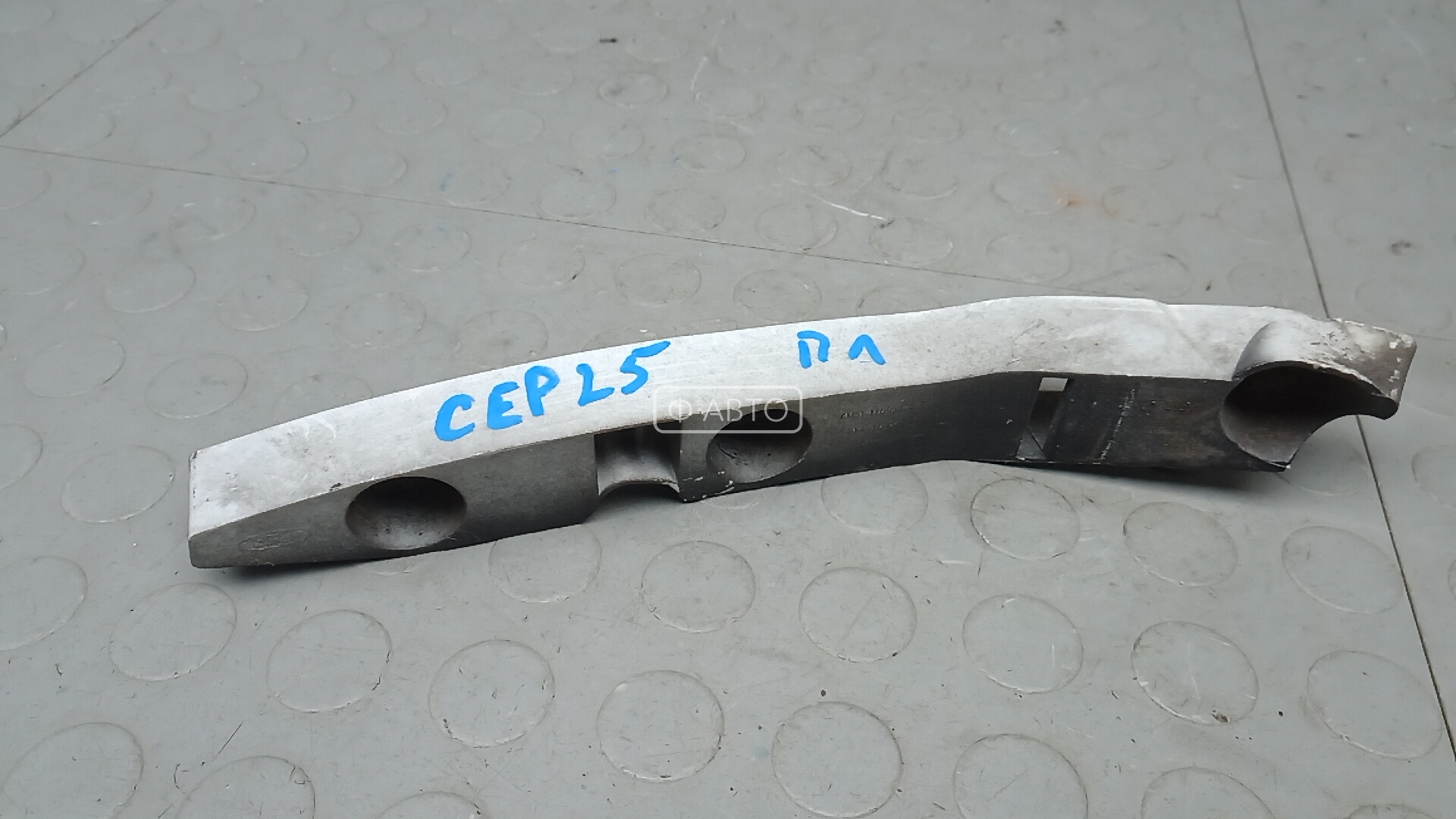 Крепление бампера переднее