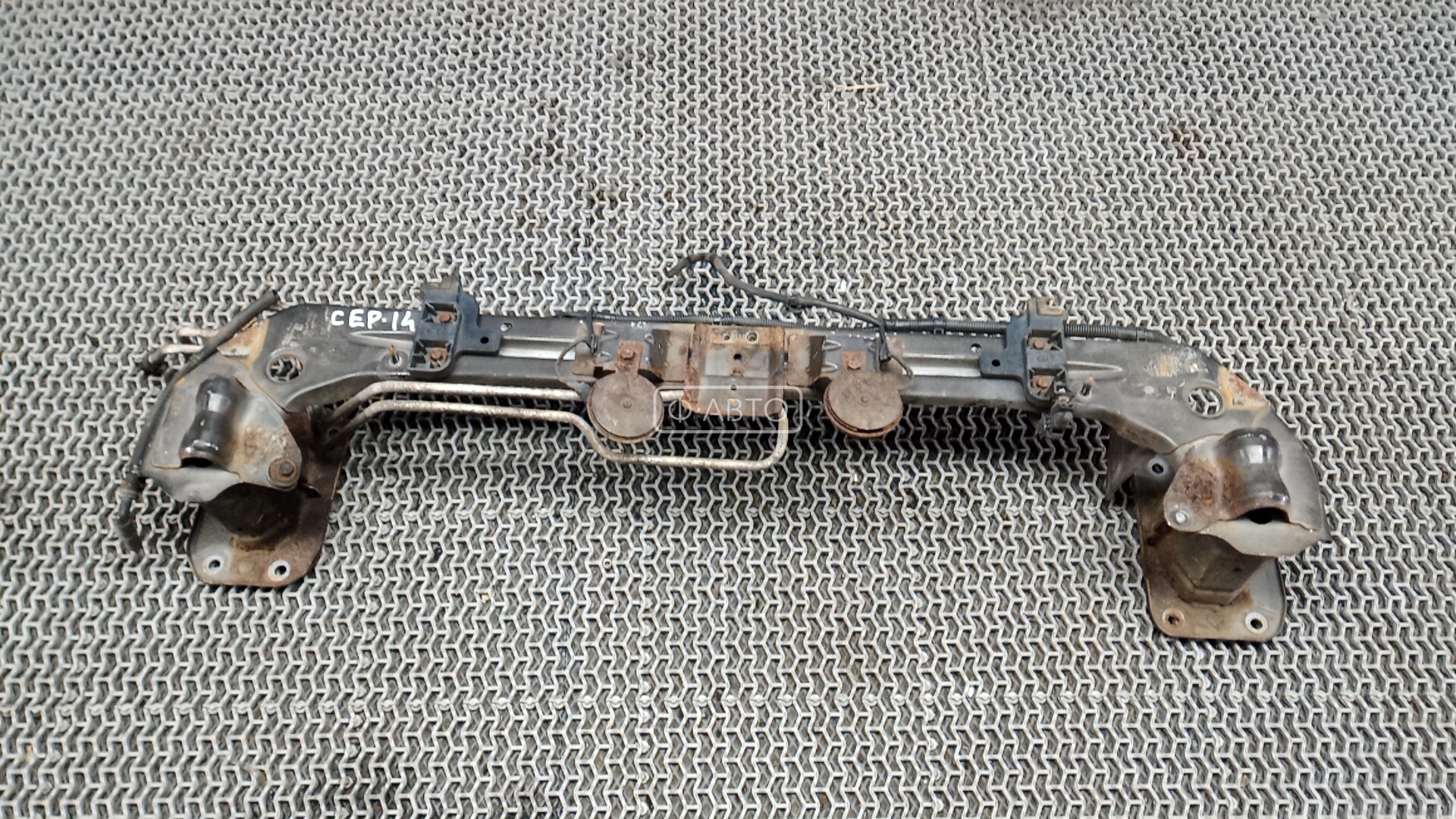 Усилитель бампера передний (кронштейн)