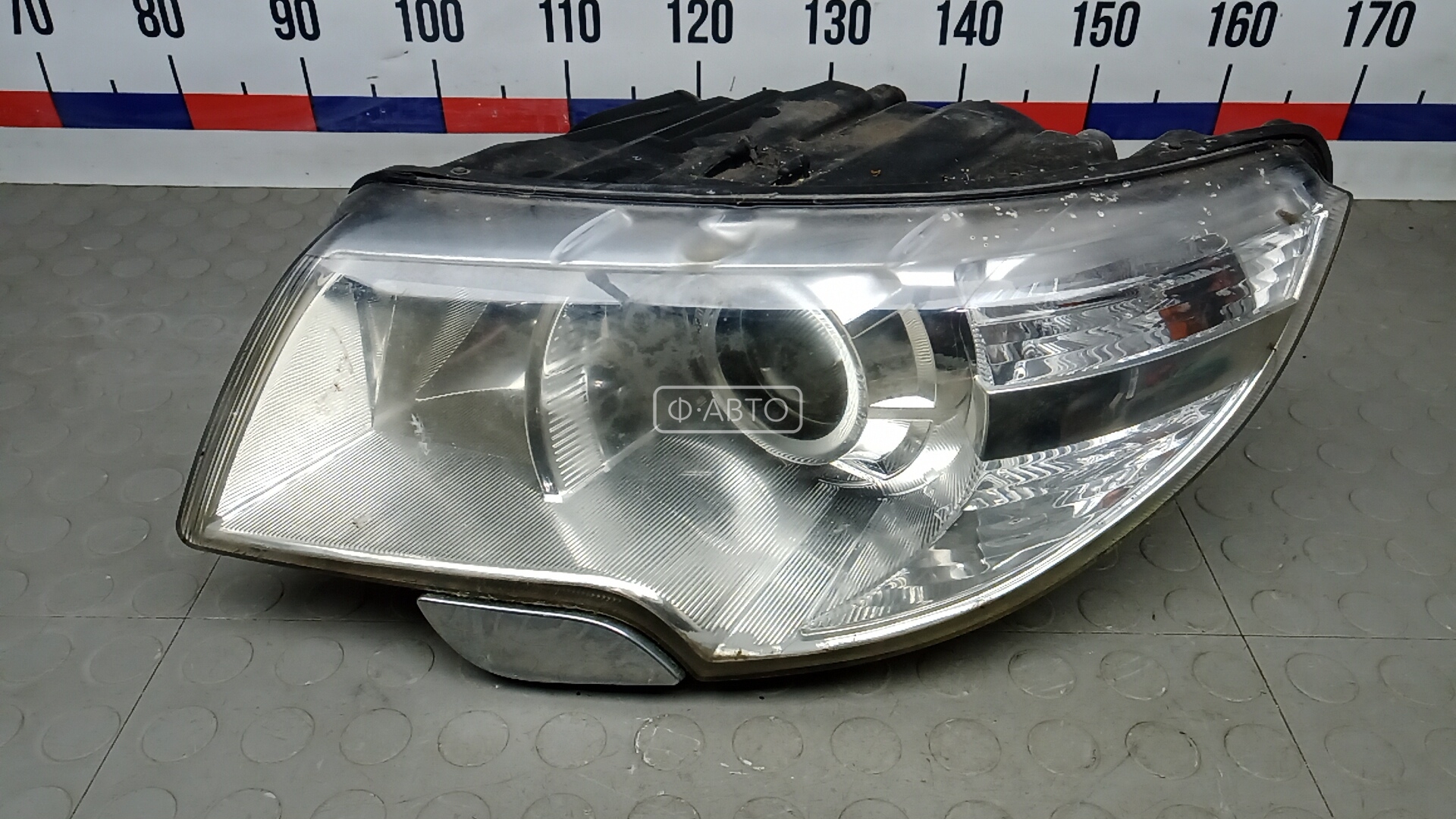 Фара левая