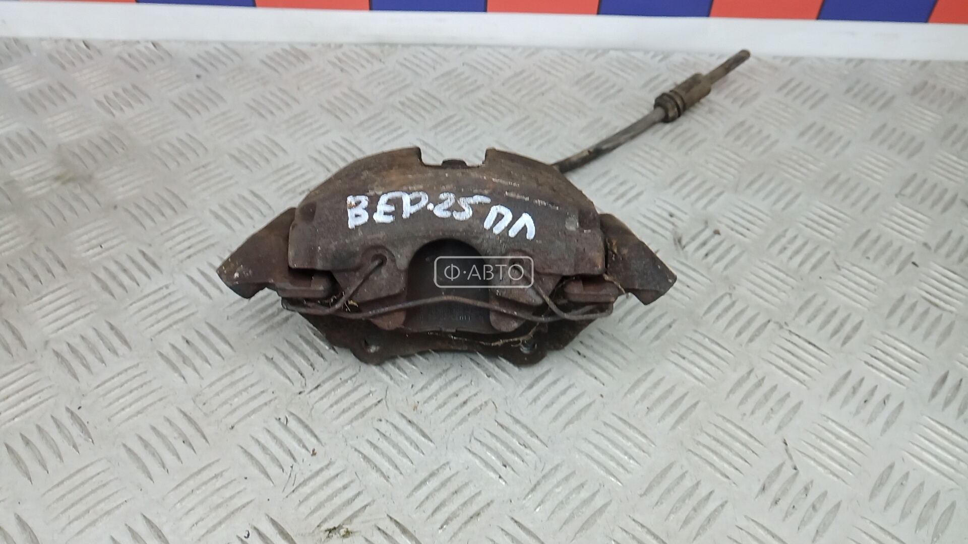 Суппорт тормозной передний левый