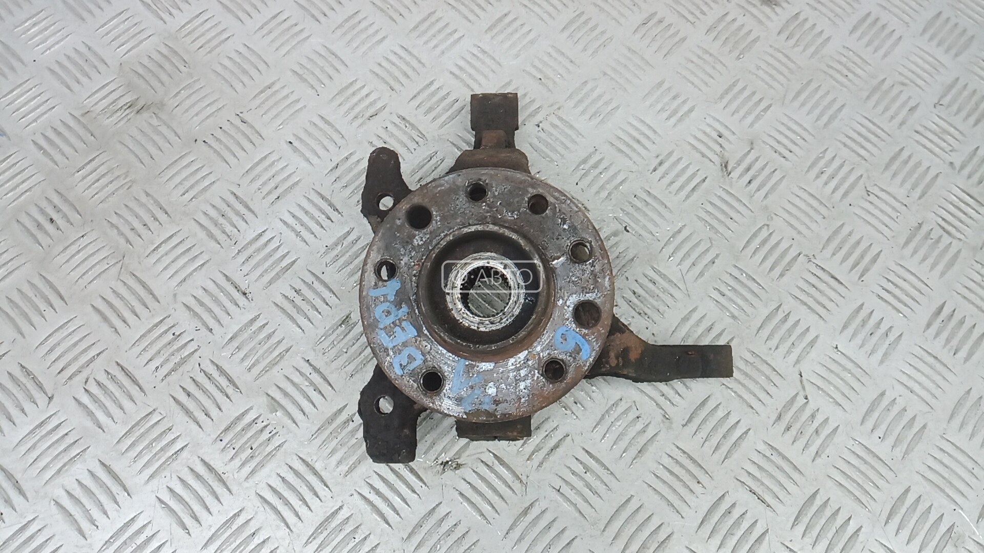 Ступица передняя левая