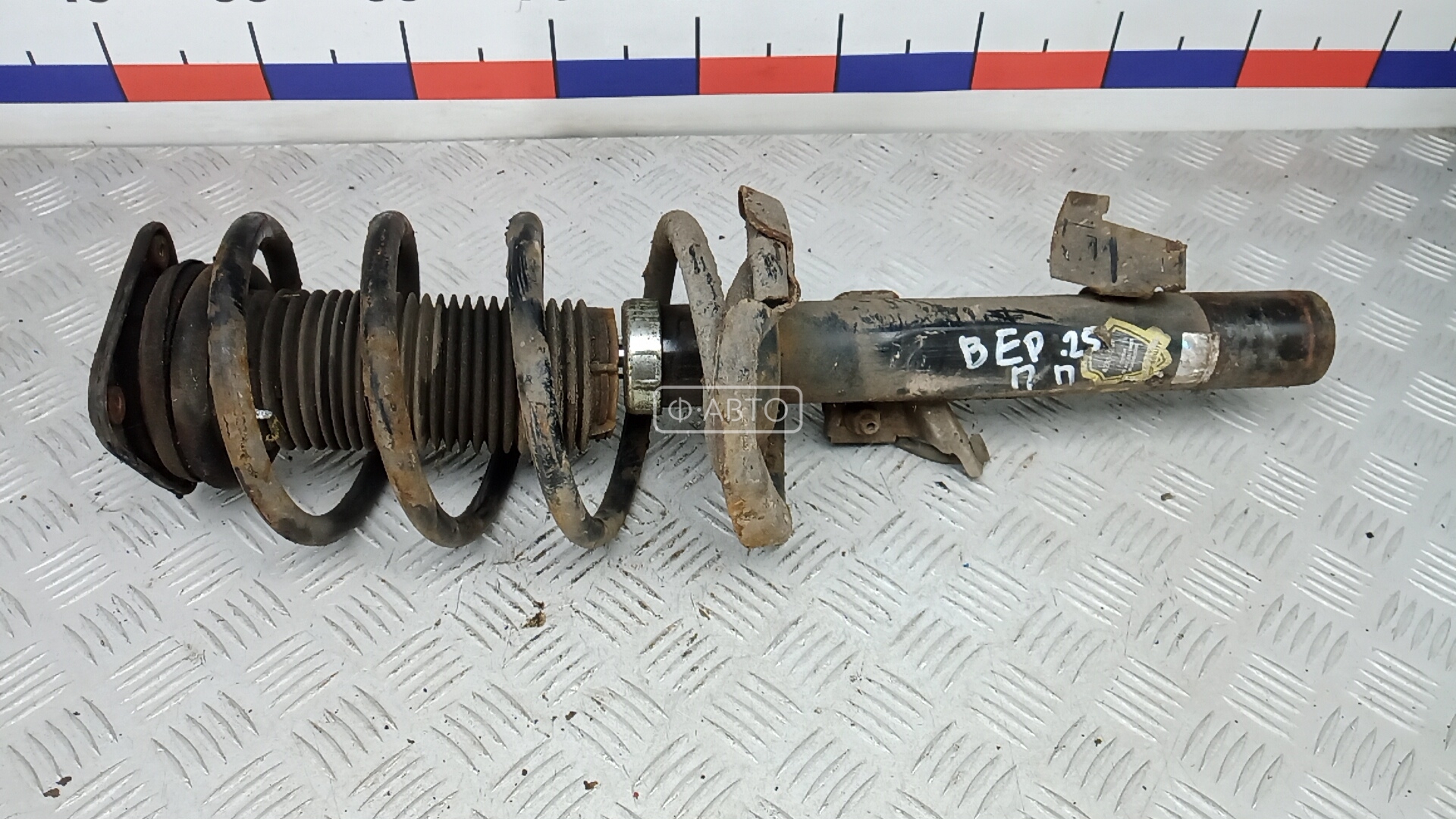 Стойка передняя правая