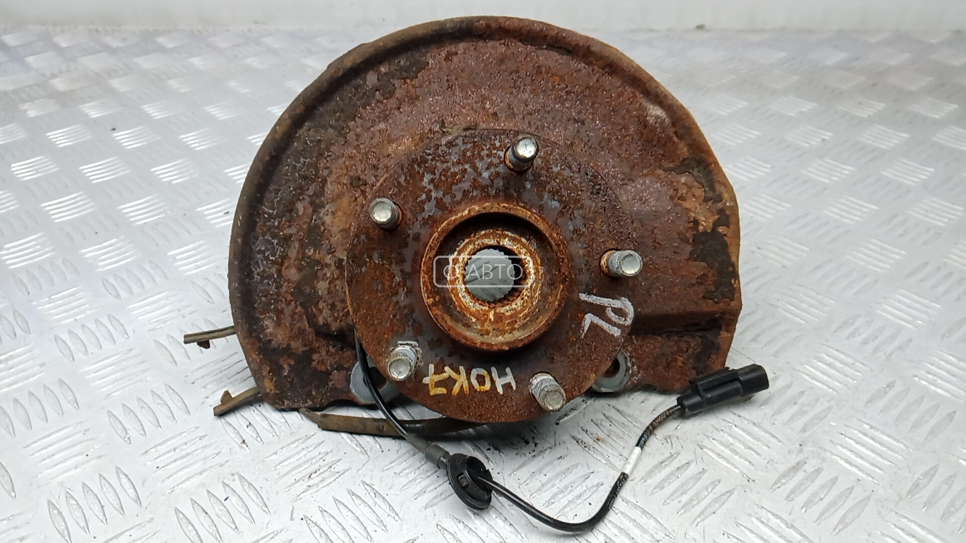 Ступица передняя левая