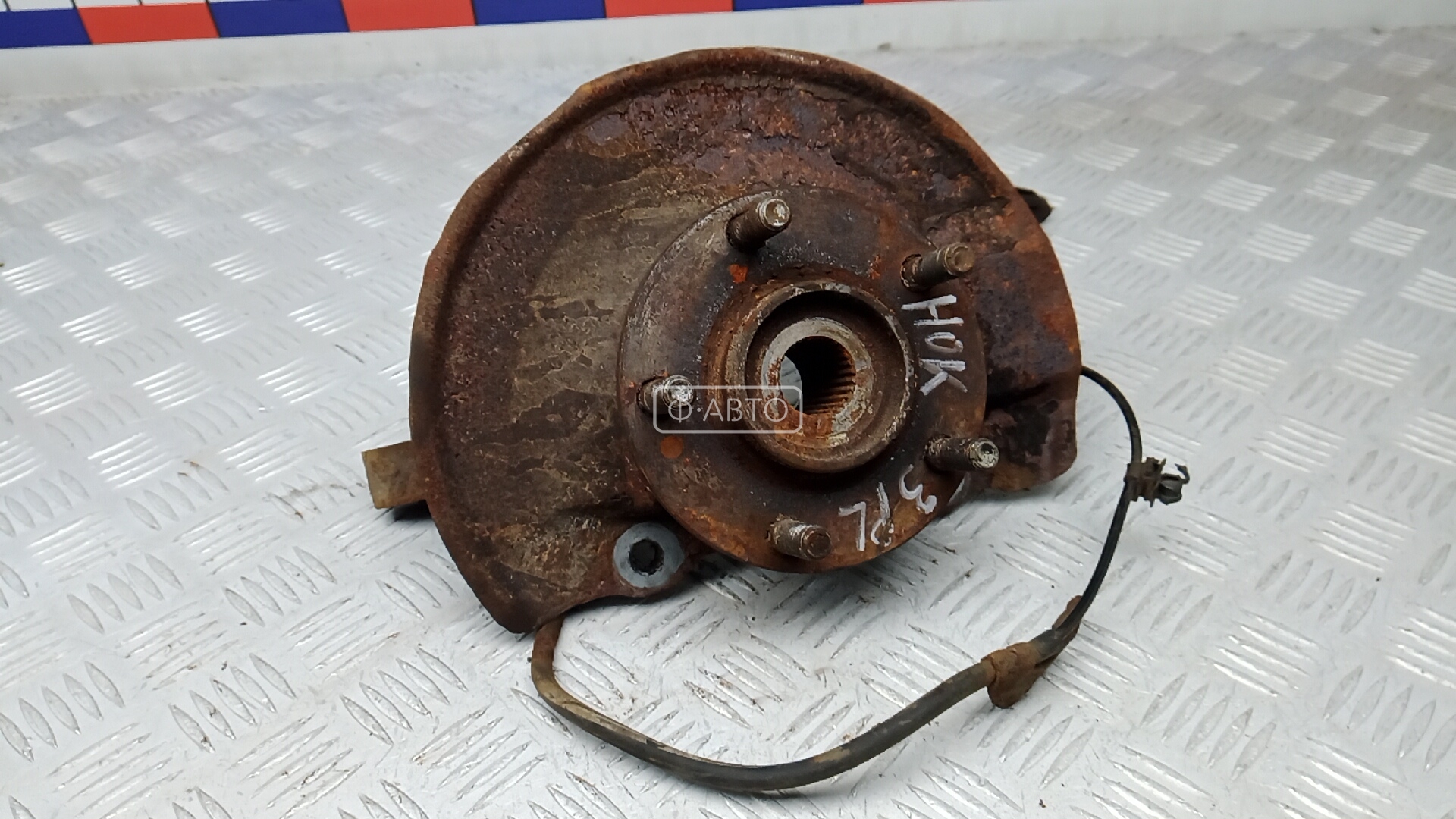 Ступица передняя левая