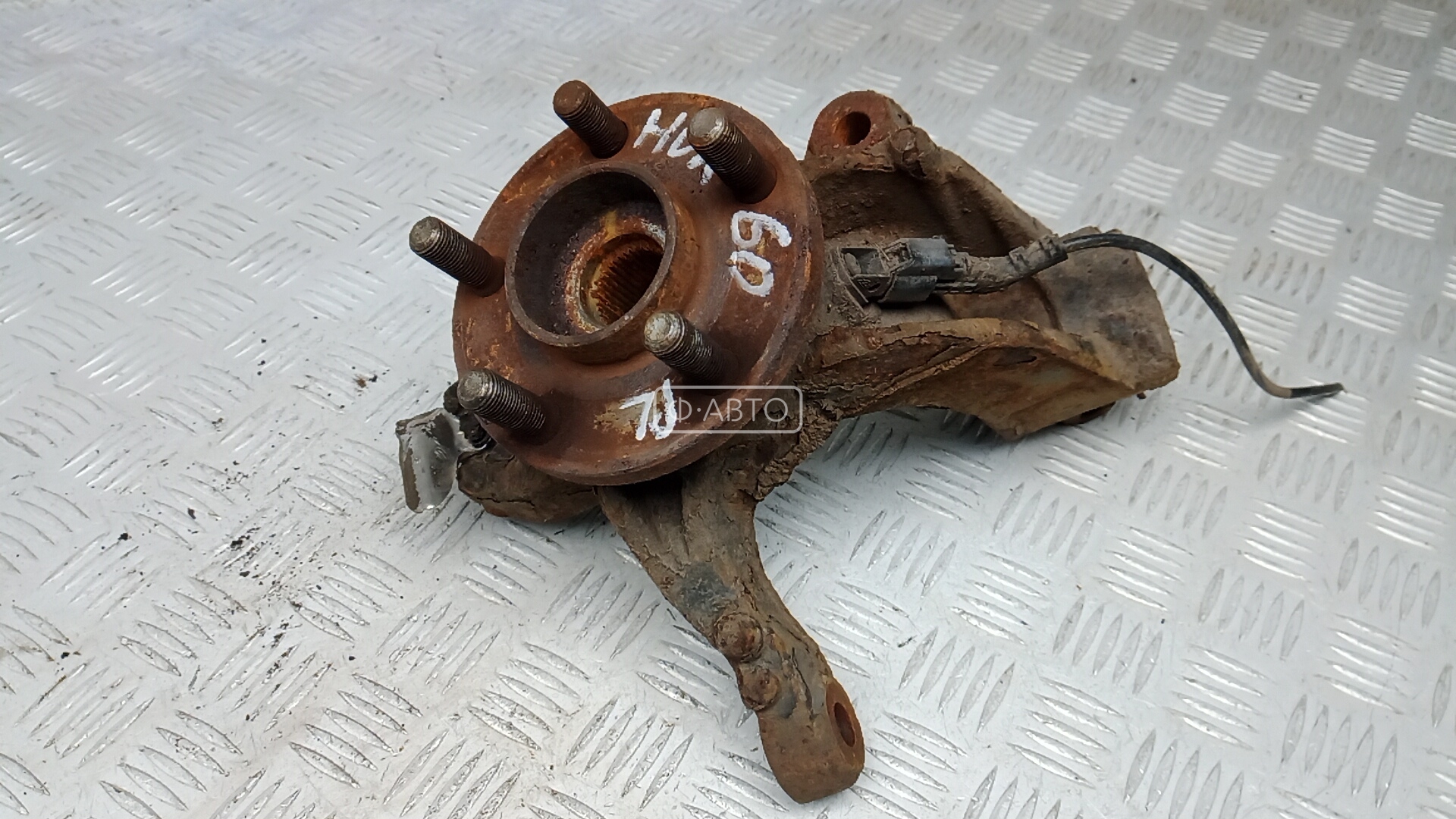 Ступица передняя левая