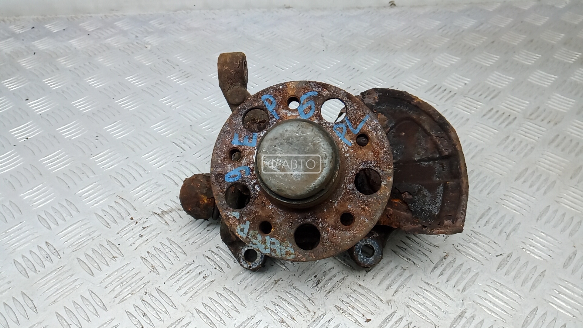 Ступица передняя левая