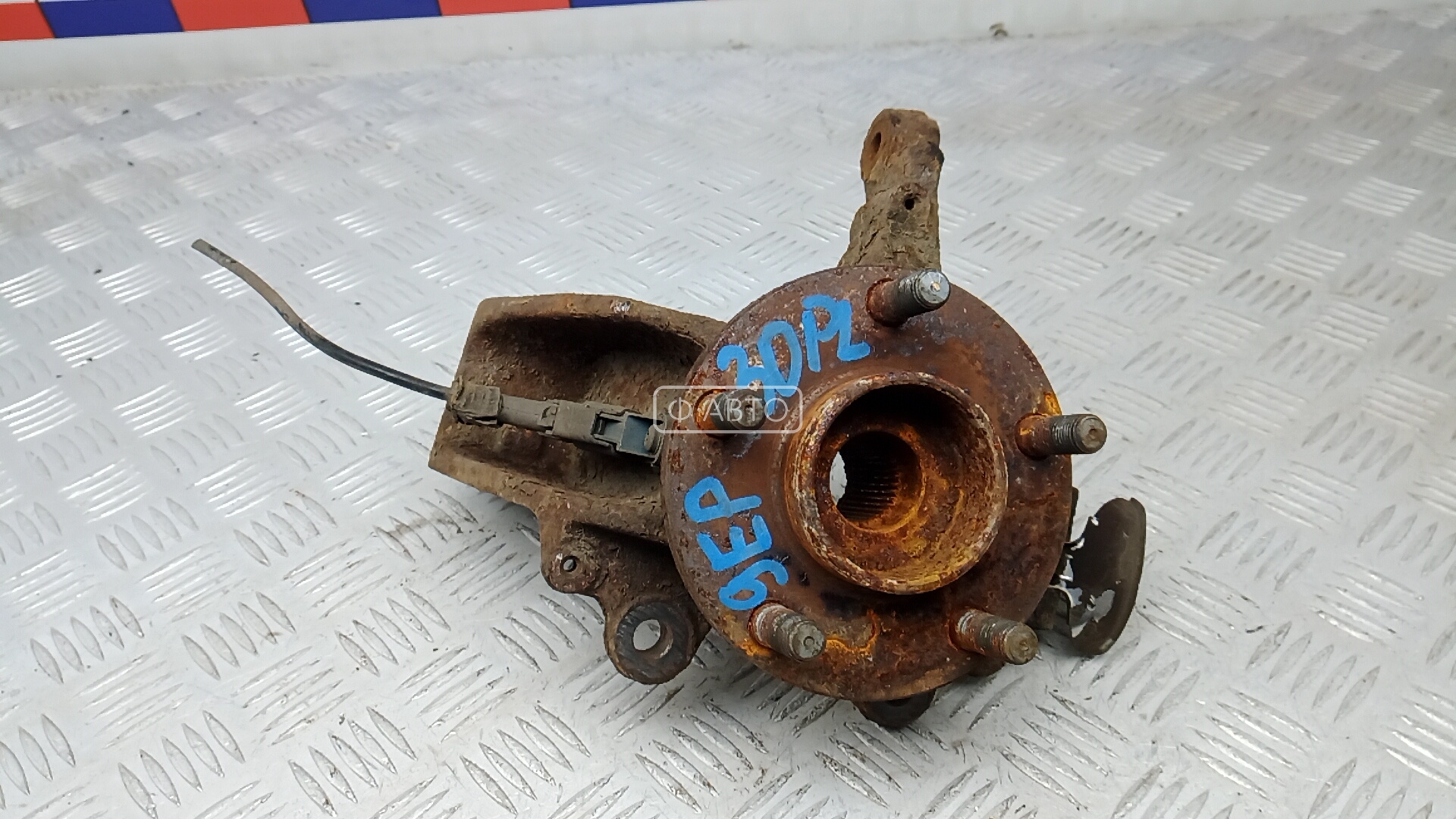 Ступица передняя левая