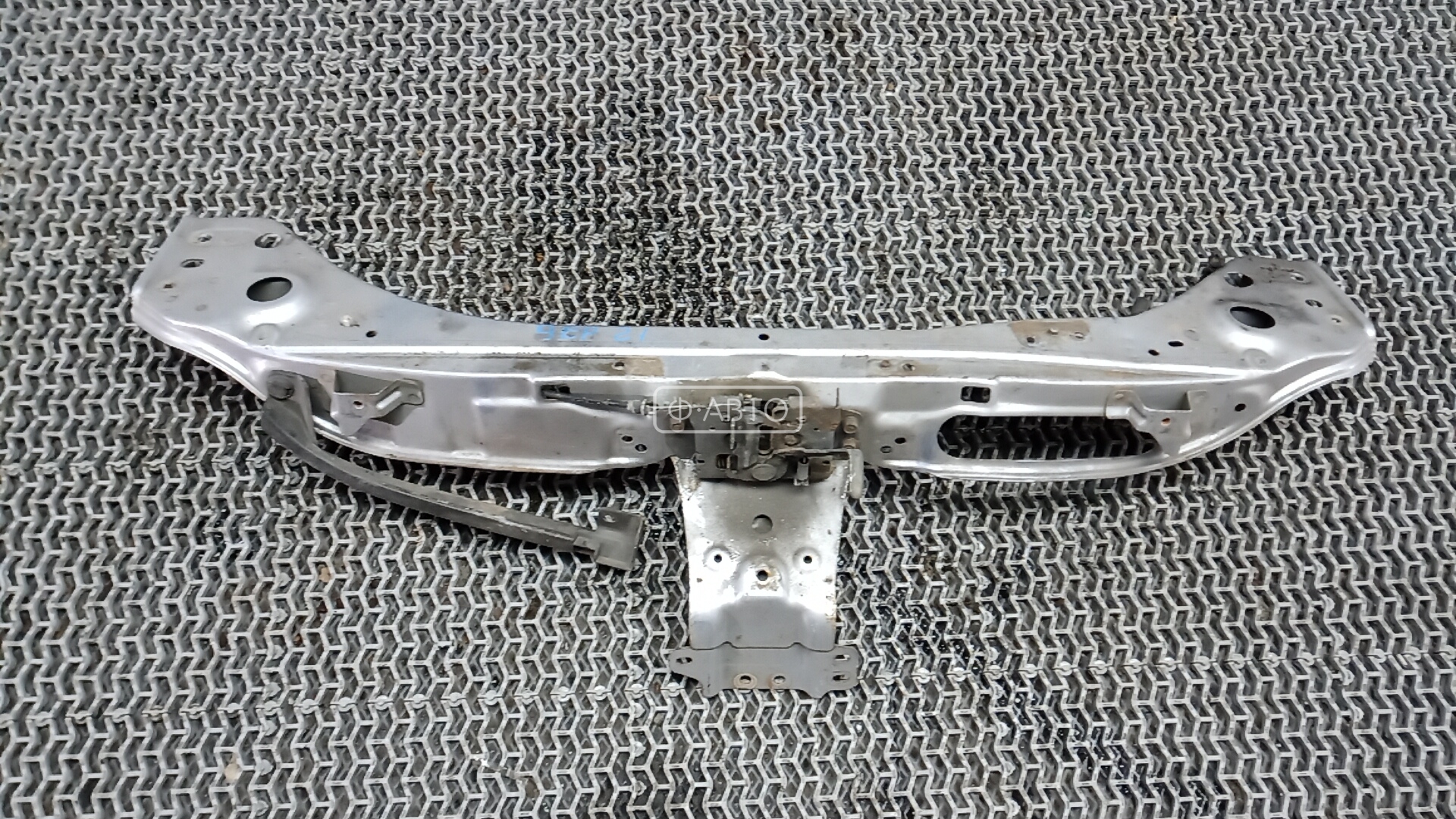 Рамка капота