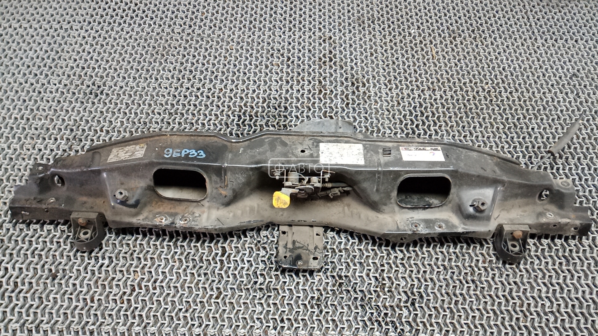 Рамка капота