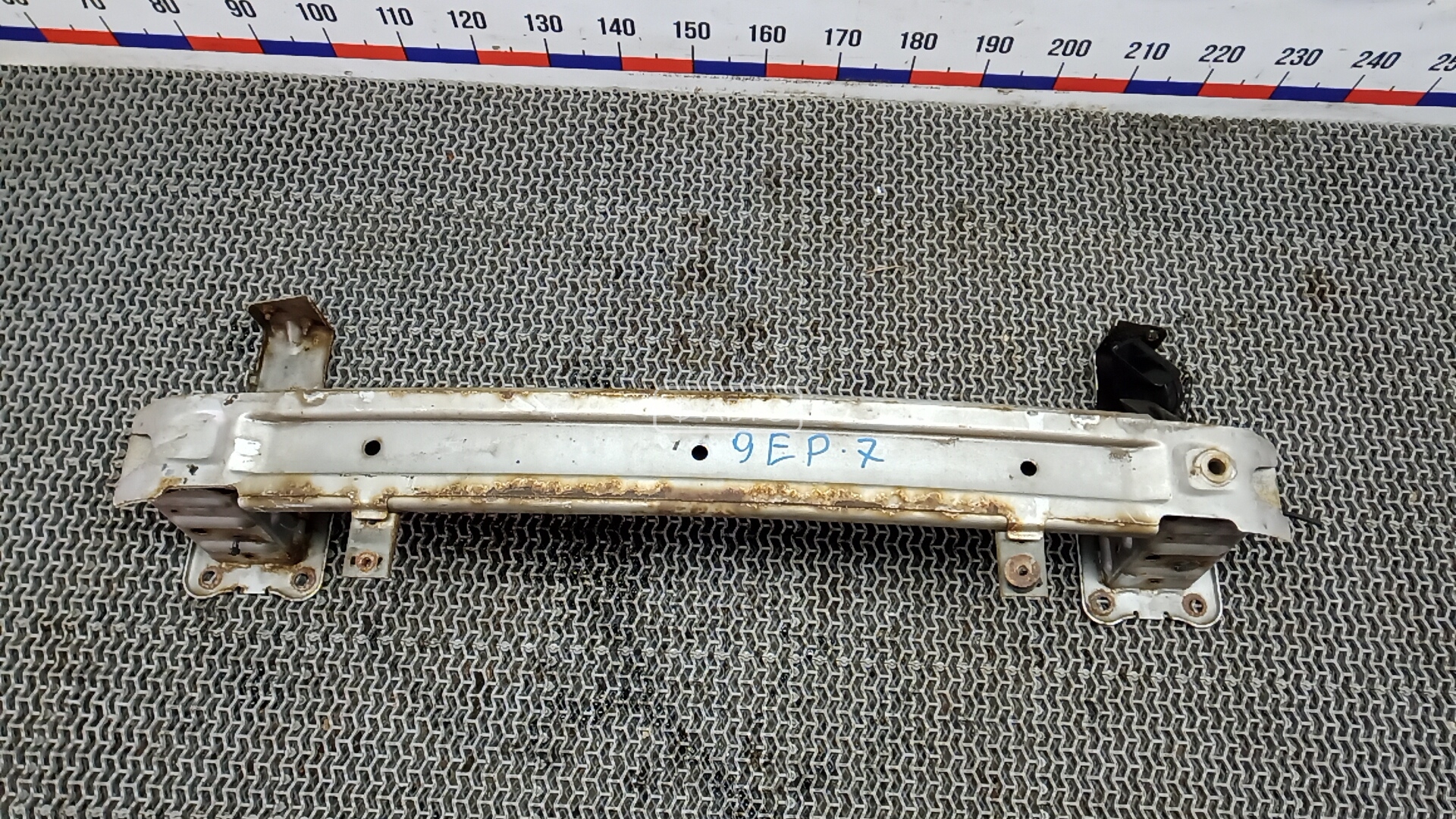 Усилитель бампера передний (кронштейн)