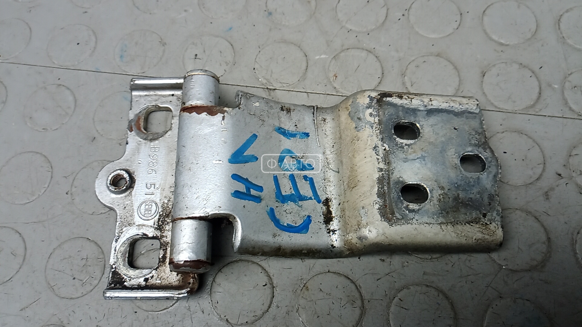 Петля двери распашной левой